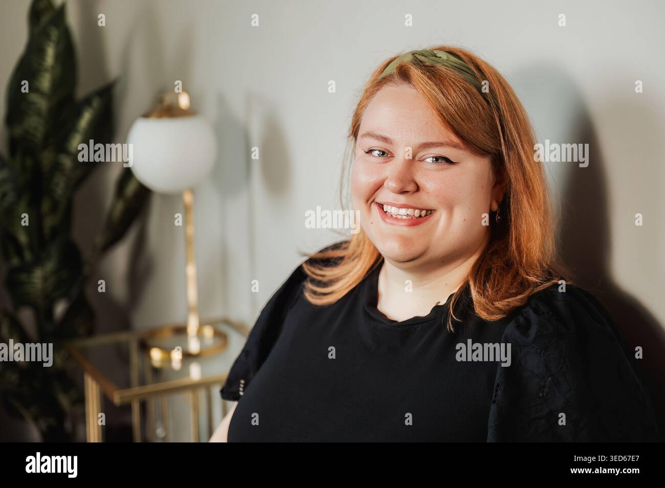 Woman in black top indoors hi-res stock photography and images - Alamy