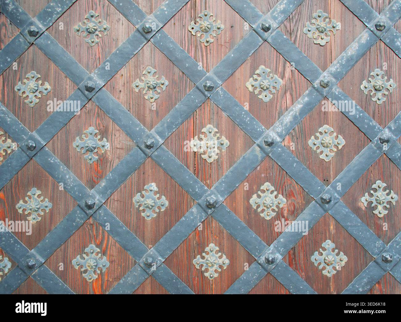 Metal lattice door hi-res stock photography and images - Alamy