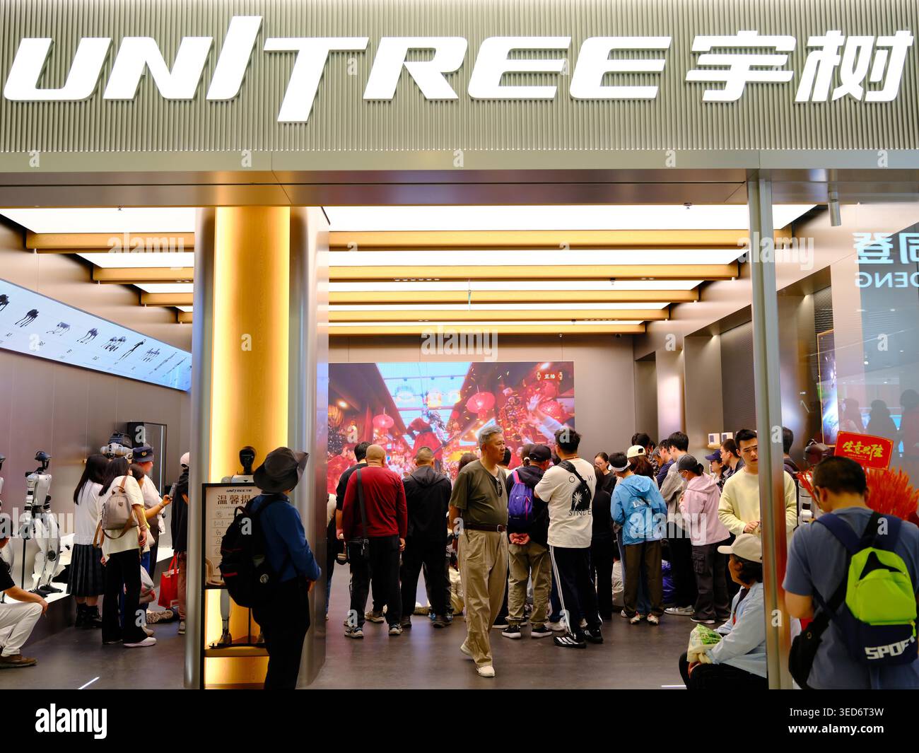 Unitree Robotic Dog Draws Crowds with Flips and Jumps at Beijing Wangfujing Mall Unitree Robotic Dog Draws Crowds with Flips and Jumps at Beijing Wangfujing Mall