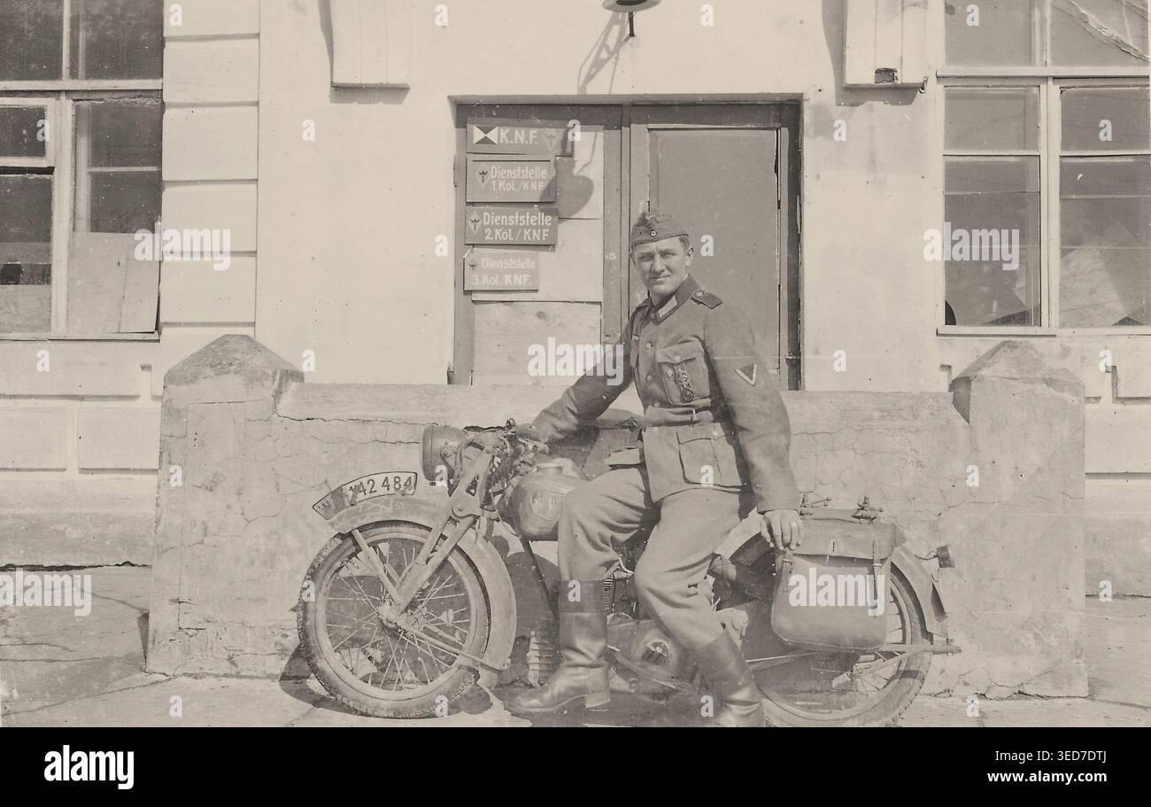 Dispatch rider hi-res stock photography and images - Alamy