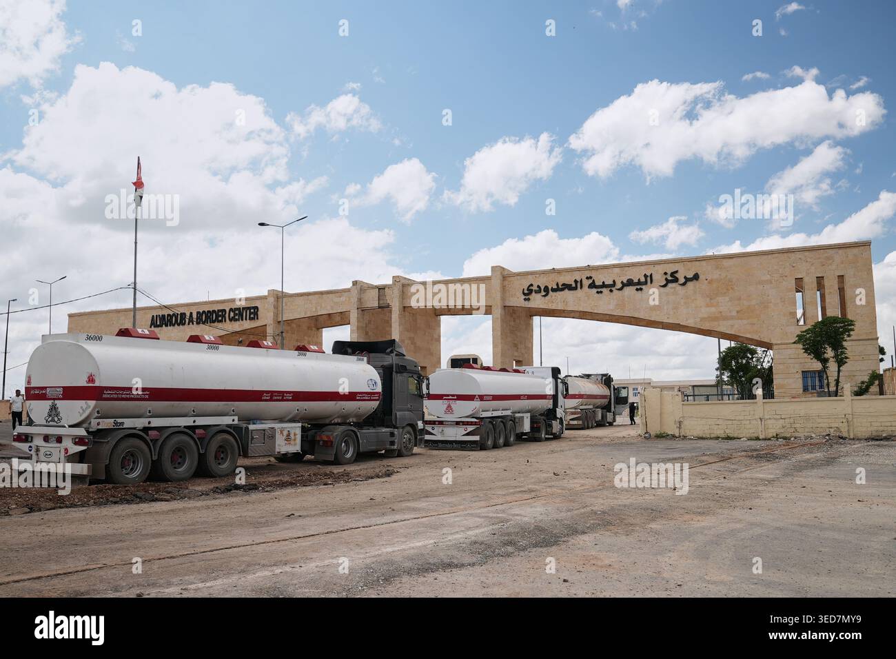 Loaded oil tanker trucks cross into Syria at the Rabia–Yarubiyah border ...