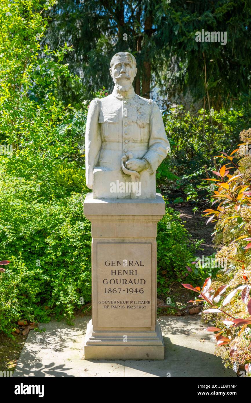 George Gouraud France, Paris, statue of General Henri Gouraud Stock Photo - Alamy