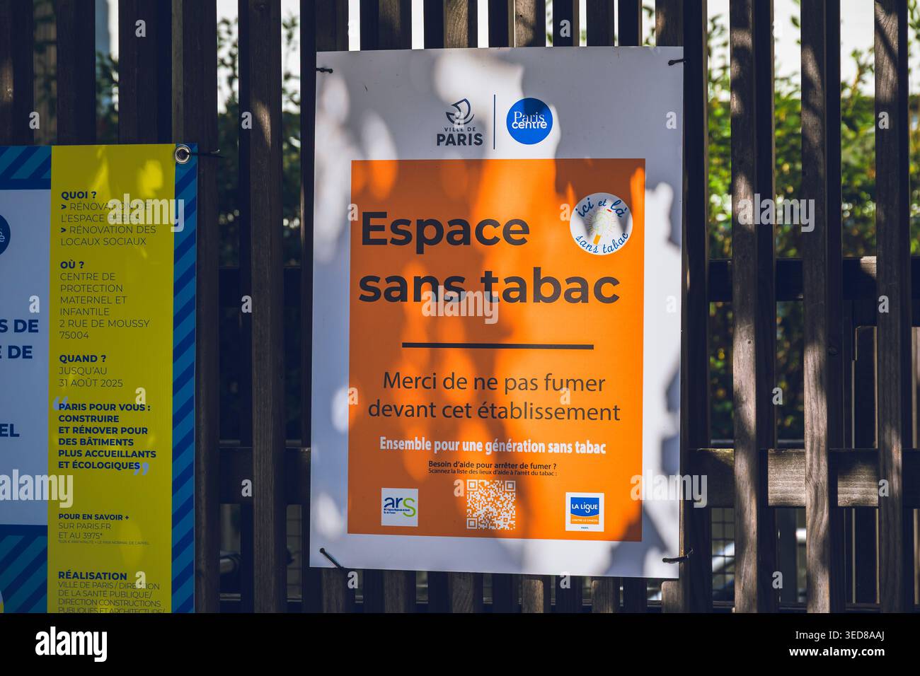 tobacco calais Advertising billboard hi-res stock photography and images Finished with a rolled hemline TOP 10 BEST Tobacco Shops