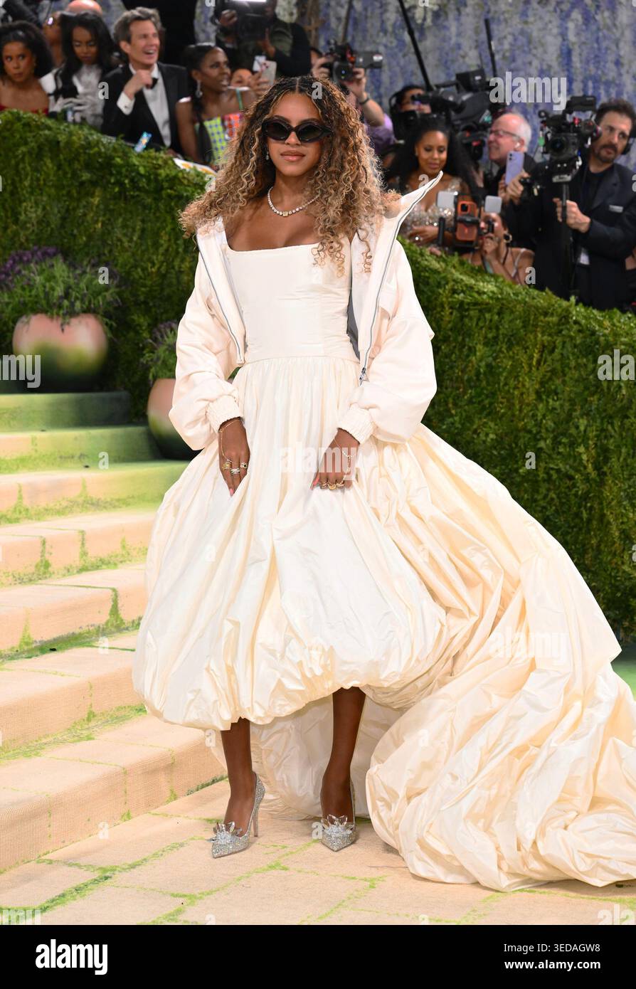 Blue ivy carter hi-res stock photography and images - Alamy