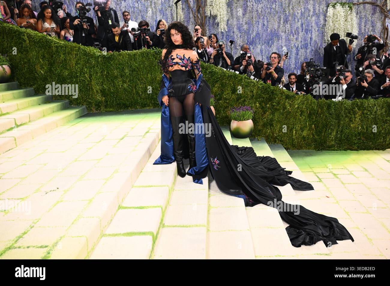 Odessa A'zion attending the Metropolitan Museum of Art Costume ...