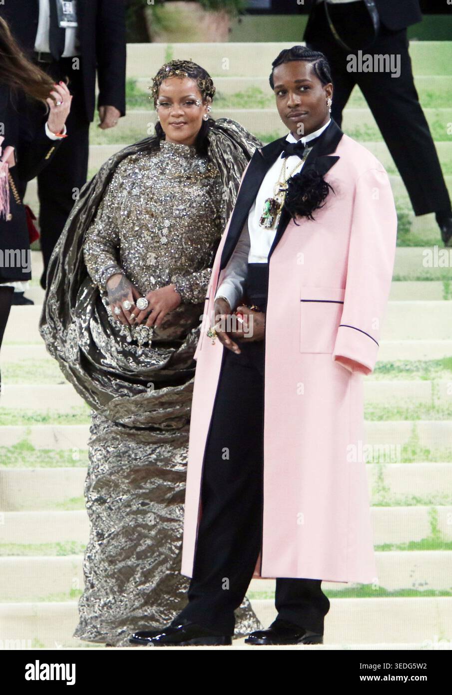 Rihanna at met gala hi-res stock photography and images - Page 6 - Alamy