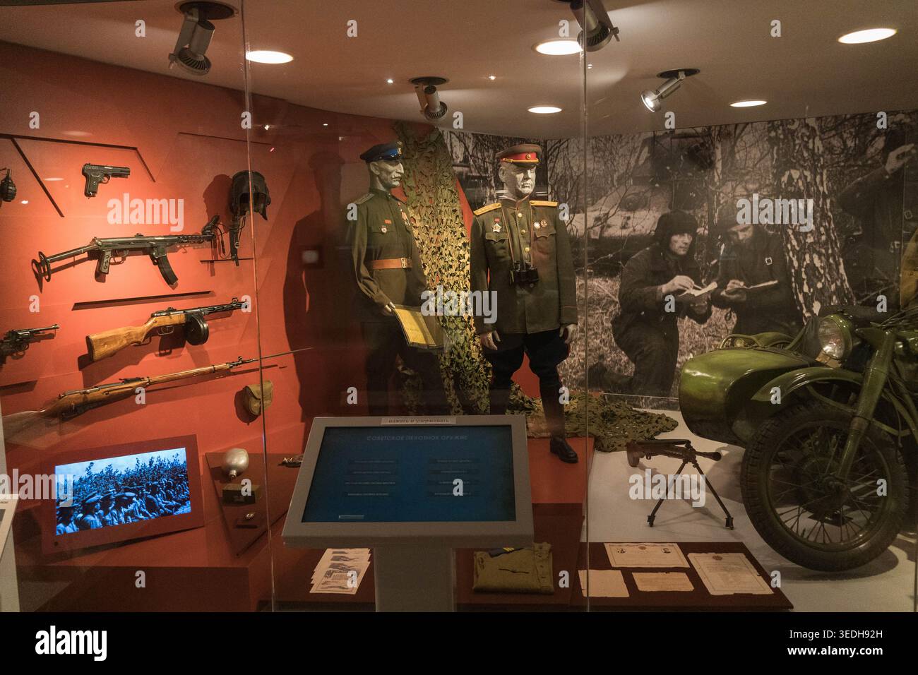 Russian Display Russian and Soviet uniform and USSR guns and weapons, PPSh-41 rifle ...