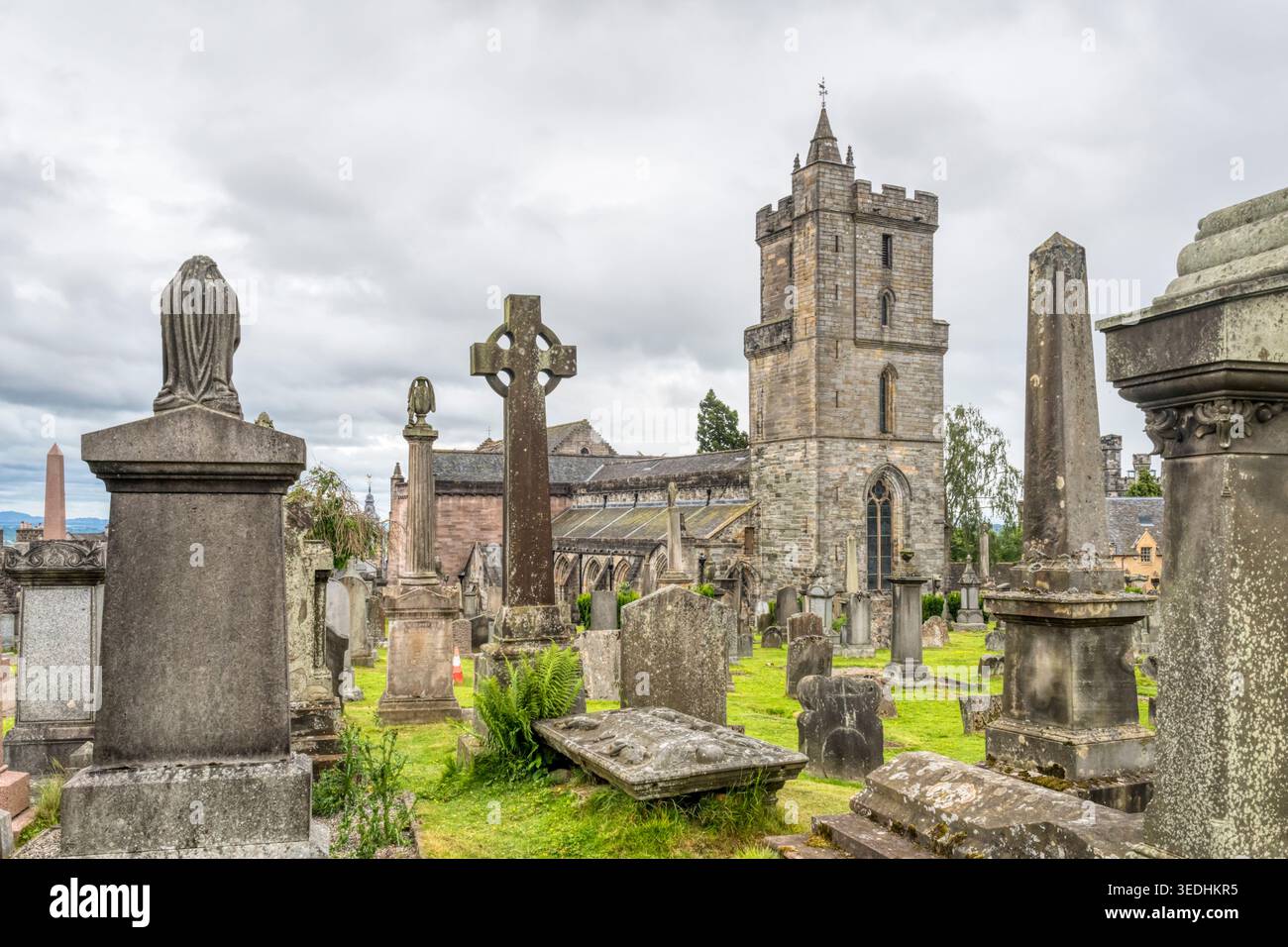 Holy Rude Day Church of the Holy Rude seen across gravestones, Stirling Stock Photo ...
