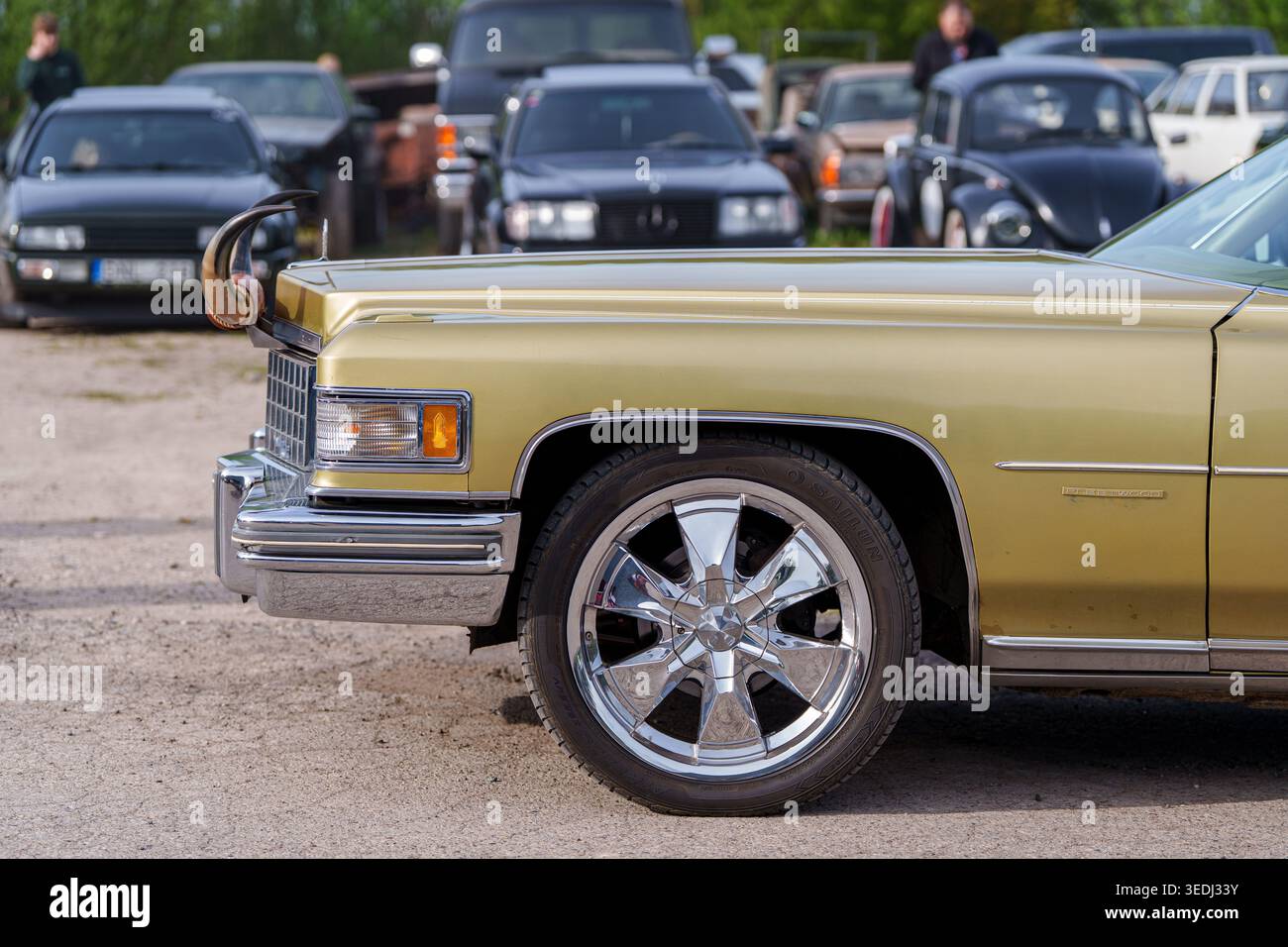Gold cadillac hi-res stock photography and images - Alamy