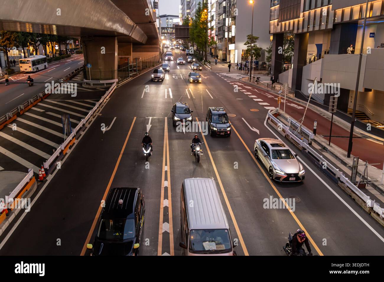 Urban/street Runder Tokyo, Japan April 13, 2026 evening traffic on urban street under ...