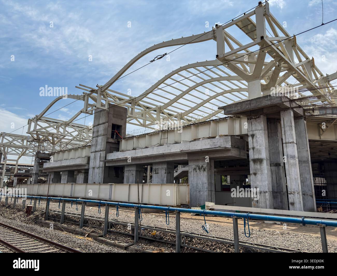 construction of railway station roof with steel beams and trusses Stock ...