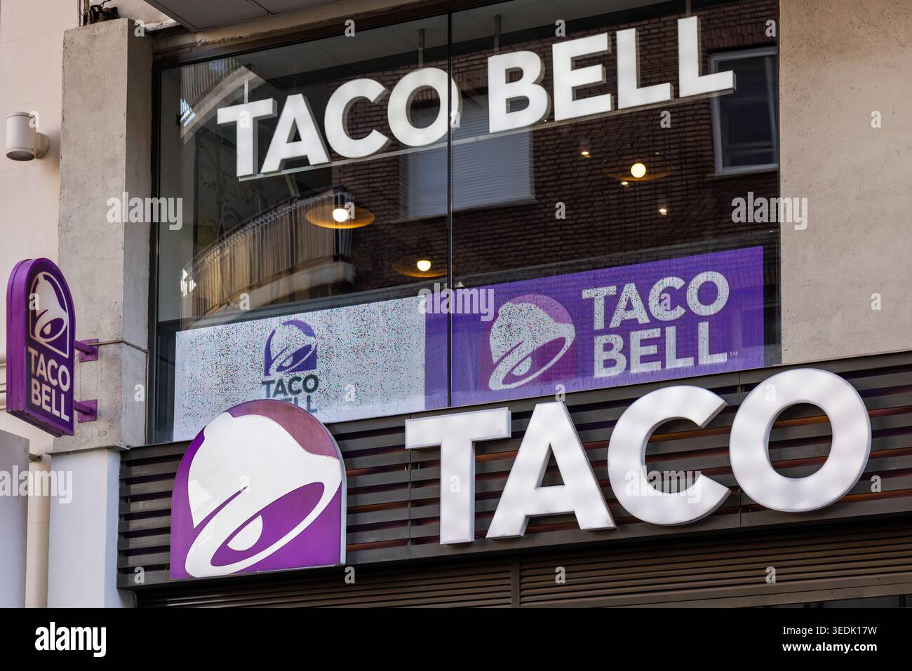 Taco bell sign hi-res stock photography and images - Alamy