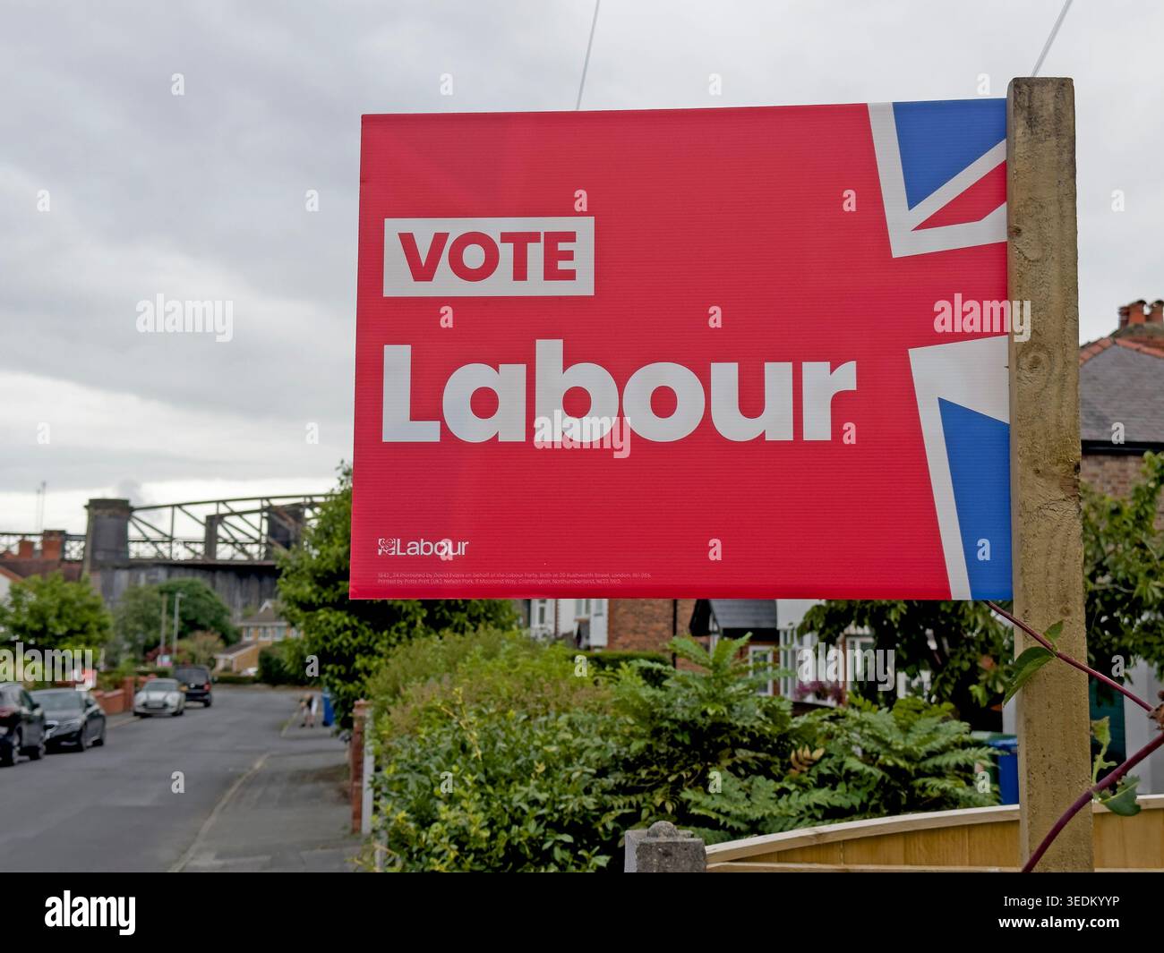 Vote Labour campaign banner in a front garden in England, showing Labour Party election support during a local or general election. Stock Photo