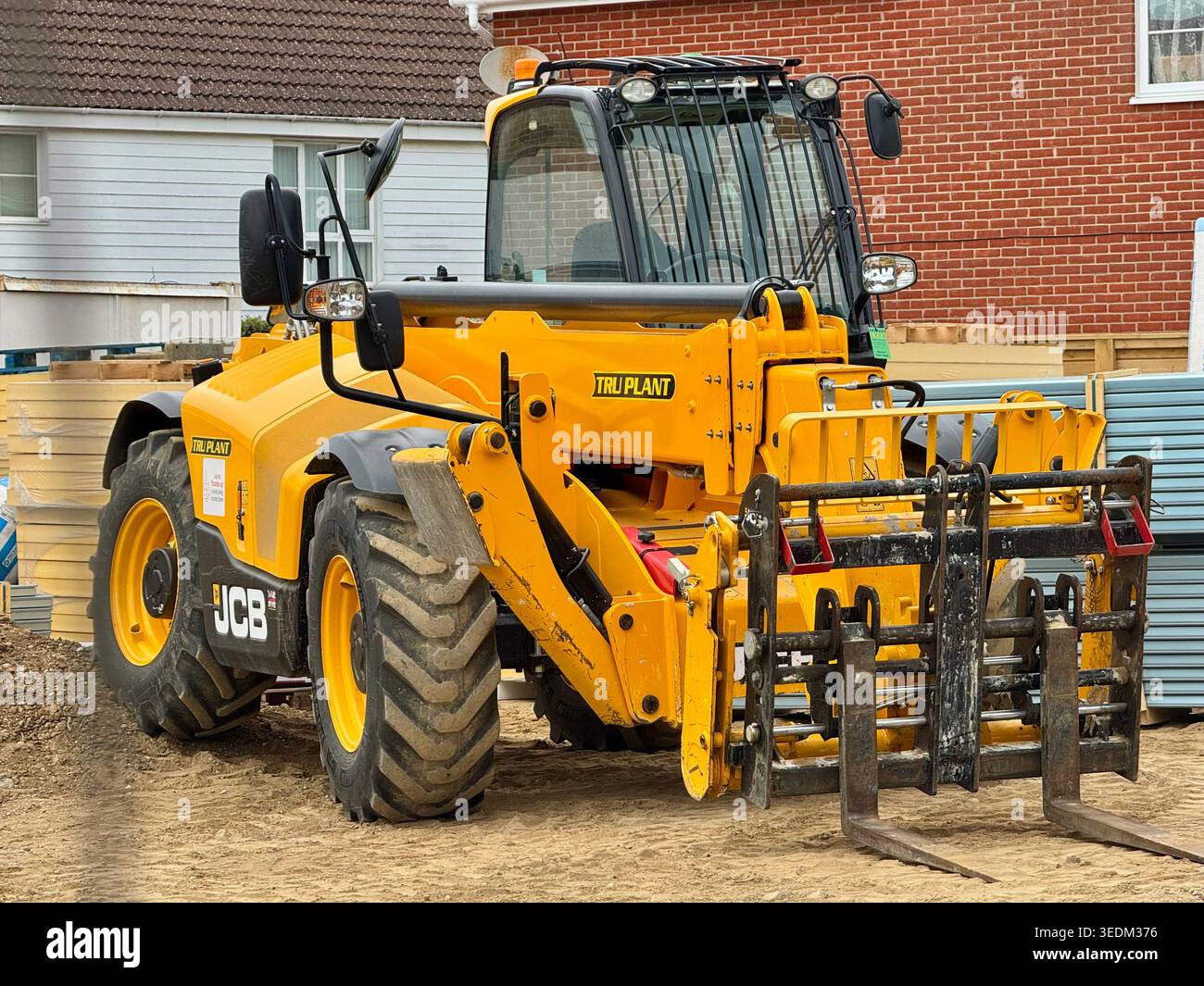 Kesgrave, Suffolk - 6 May 2026: JCB r40-140 heavy plant on a construction site. - Smartphone Captured Stock Image
