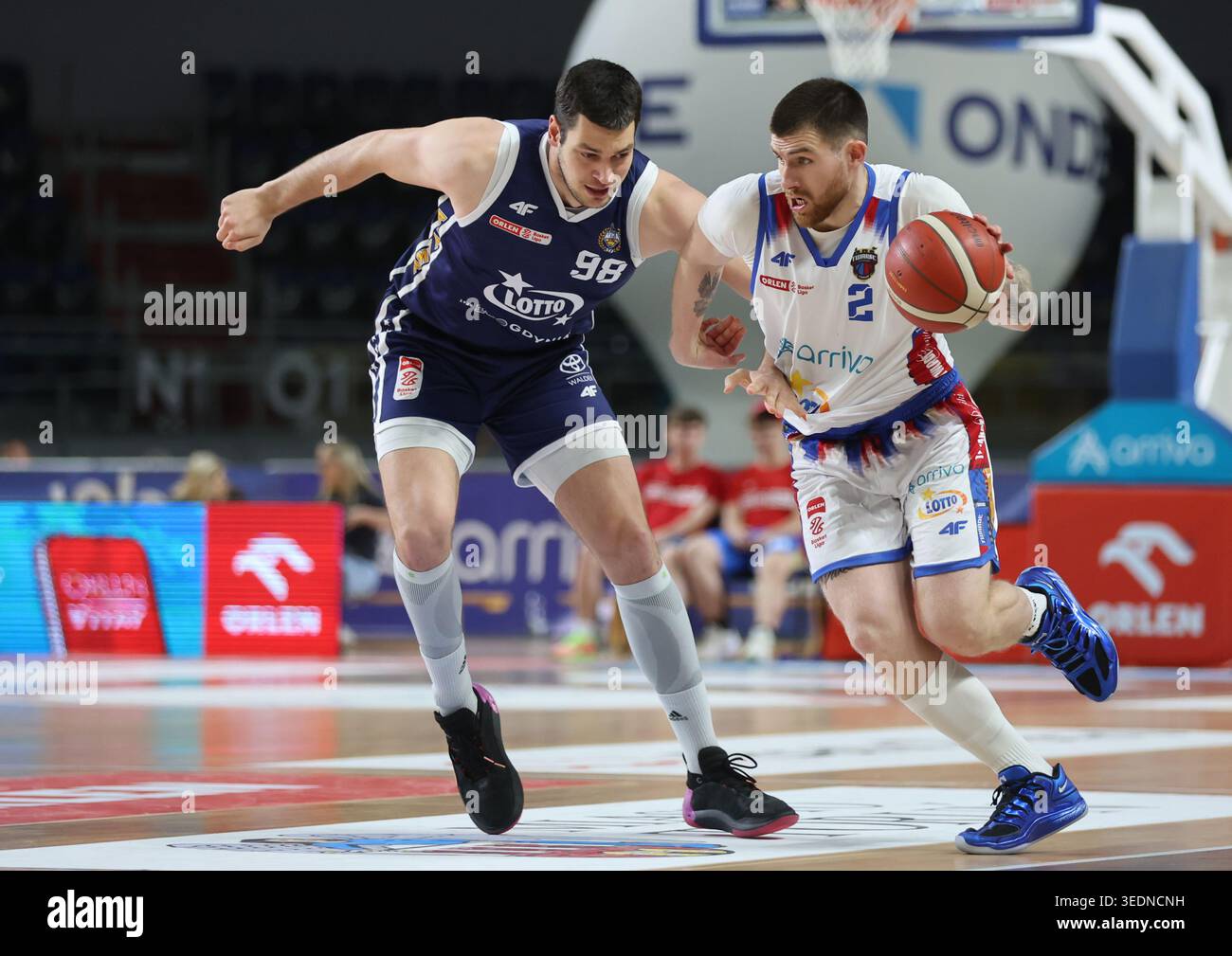 Torun 06.05.2026 Koszykowka ORLEN Basket Liga sezon 2025/2026 kolejka 30 mecz: Arriva LOTTO Twarde Pierniki Torun - AMW Arka Gdynia  --- Basketball ORLEN Basket League season 2025/2026 round 30 match: Arriva LOTTO Twarde Pierniki Torun - AMW Arka Gdynia n/z Tayler Persons Kresimir Ljubicic  Fot. Mateusz Bialczyk /arena akcji Stock Photo
