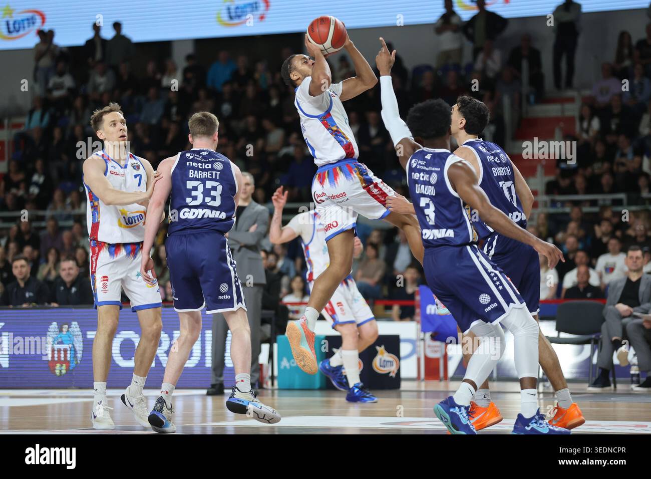 Torun 06.05.2026 Koszykowka ORLEN Basket Liga sezon 2025/2026 kolejka 30 mecz: Arriva LOTTO Twarde Pierniki Torun - AMW Arka Gdynia  --- Basketball ORLEN Basket League season 2025/2026 round 30 match: Arriva LOTTO Twarde Pierniki Torun - AMW Arka Gdynia n/z Tayler Persons Fot. Mateusz Bialczyk /arena akcji Stock Photo