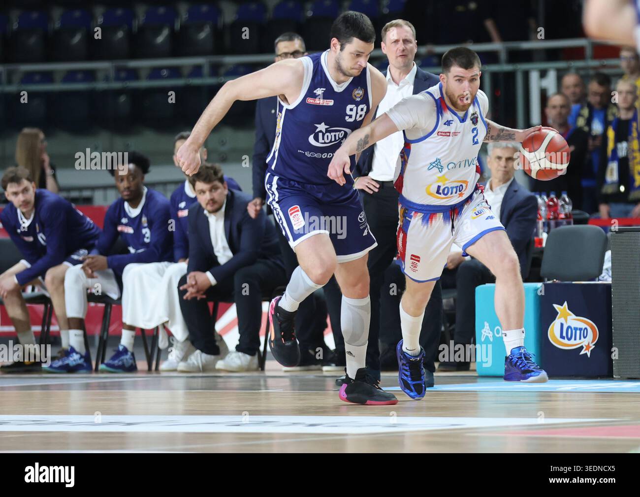Torun 06.05.2026 Koszykowka ORLEN Basket Liga sezon 2025/2026 kolejka 30 mecz: Arriva LOTTO Twarde Pierniki Torun - AMW Arka Gdynia  --- Basketball ORLEN Basket League season 2025/2026 round 30 match: Arriva LOTTO Twarde Pierniki Torun - AMW Arka Gdynia n/z Kresimir Ljubicic Tayler Persons  Fot. Mateusz Bialczyk /arena akcji Stock Photo