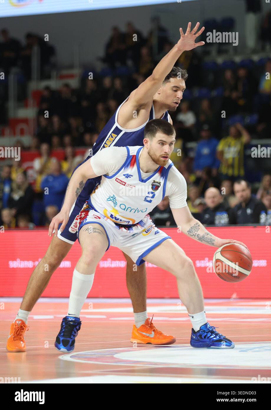 Torun 06.05.2026 Koszykowka ORLEN Basket Liga sezon 2025/2026 kolejka 30 mecz: Arriva LOTTO Twarde Pierniki Torun - AMW Arka Gdynia  --- Basketball ORLEN Basket League season 2025/2026 round 30 match: Arriva LOTTO Twarde Pierniki Torun - AMW Arka Gdynia n/z Tayler Personsv Krzysztof Babis Fot. Mateusz Bialczyk /arena akcji Stock Photo