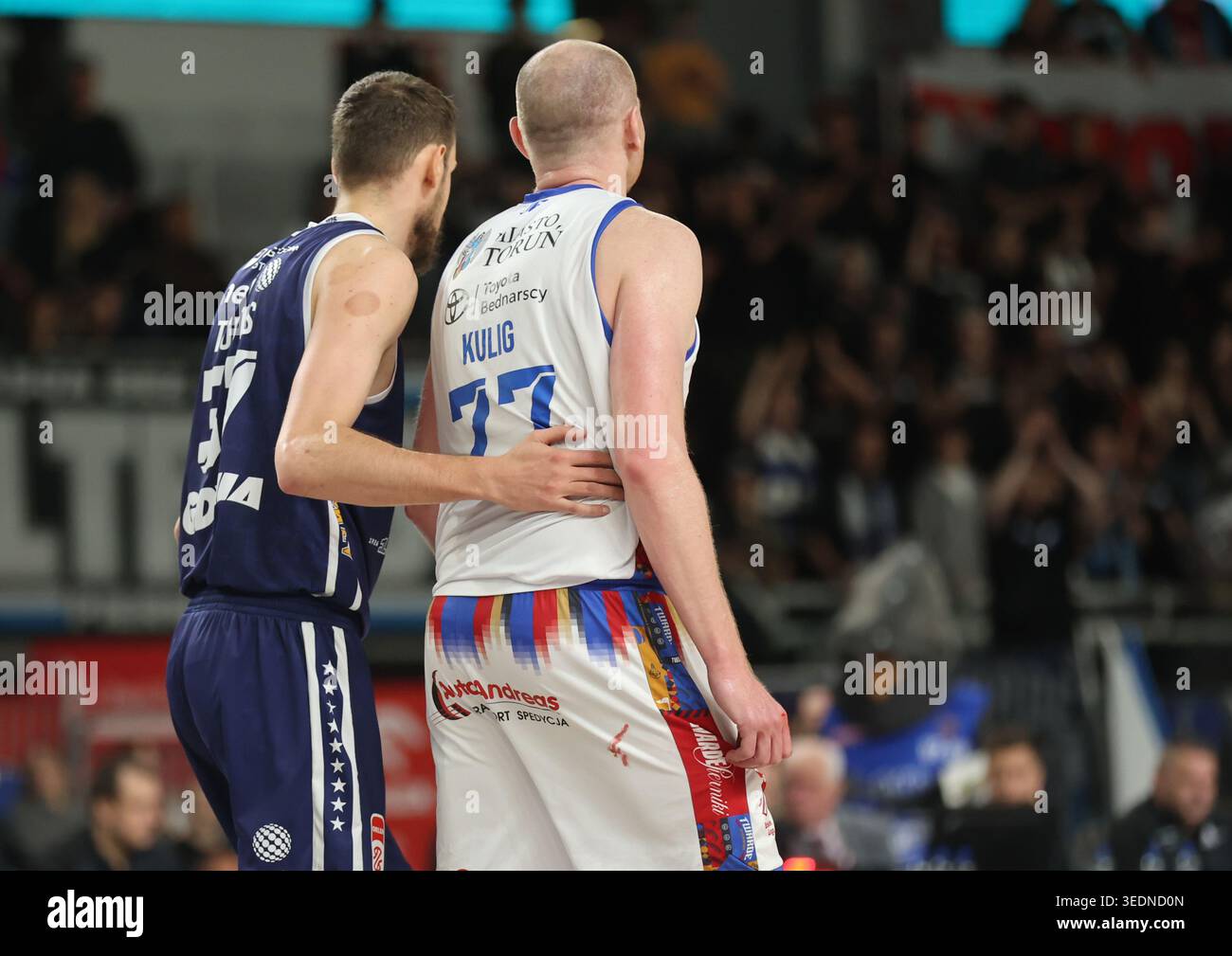 Torun 06.05.2026 Koszykowka ORLEN Basket Liga sezon 2025/2026 kolejka 30 mecz: Arriva LOTTO Twarde Pierniki Torun - AMW Arka Gdynia  --- Basketball ORLEN Basket League season 2025/2026 round 30 match: Arriva LOTTO Twarde Pierniki Torun - AMW Arka Gdynia n/z Damian Kulig  Luke Barrett Fot. Mateusz Bialczyk /arena akcji Stock Photo