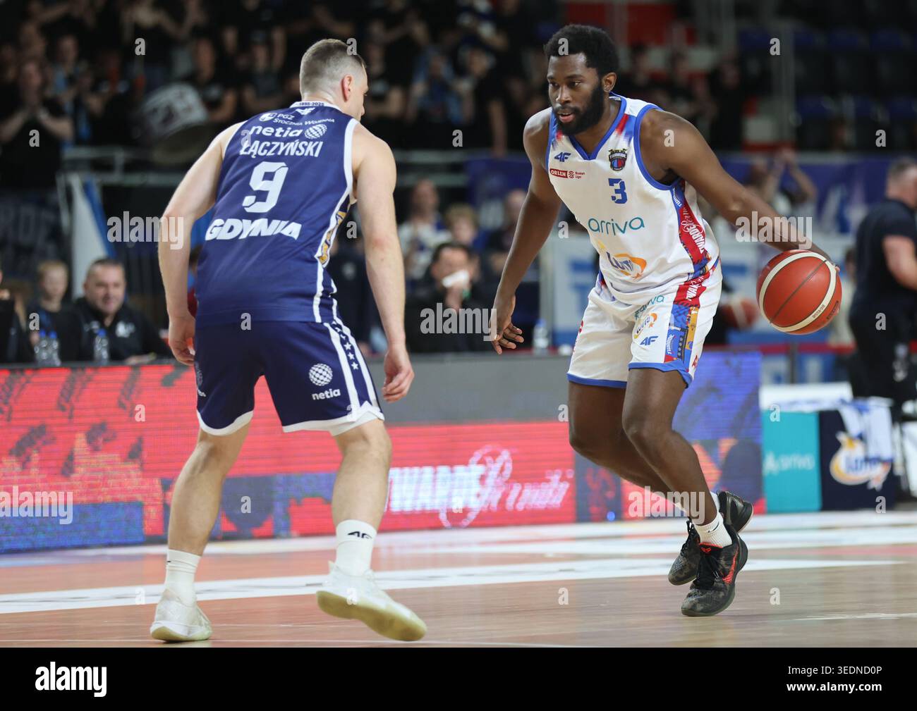 Torun 06.05.2026 Koszykowka ORLEN Basket Liga sezon 2025/2026 kolejka 30 mecz: Arriva LOTTO Twarde Pierniki Torun - AMW Arka Gdynia  --- Basketball ORLEN Basket League season 2025/2026 round 30 match: Arriva LOTTO Twarde Pierniki Torun - AMW Arka Gdynia n/z Noah Thomasson Kamil Laczynski  Fot. Mateusz Bialczyk /arena akcji Stock Photo