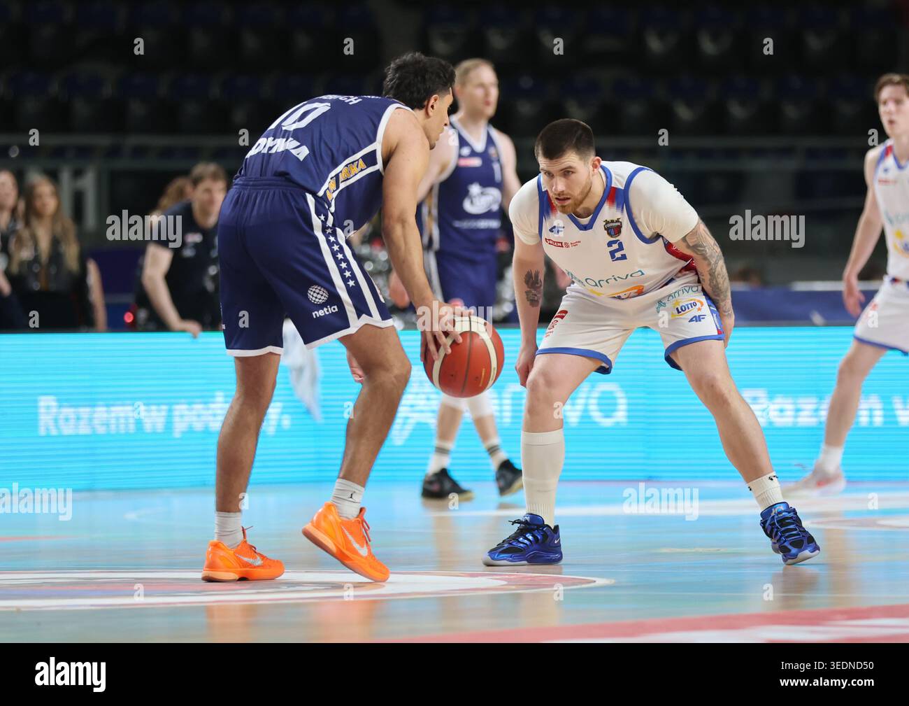 Torun 06.05.2026 Koszykowka ORLEN Basket Liga sezon 2025/2026 kolejka 30 mecz: Arriva LOTTO Twarde Pierniki Torun - AMW Arka Gdynia  --- Basketball ORLEN Basket League season 2025/2026 round 30 match: Arriva LOTTO Twarde Pierniki Torun - AMW Arka Gdynia n/z Tayler Persons Krzysztof Babis Fot. Mateusz Bialczyk /arena akcji Stock Photo