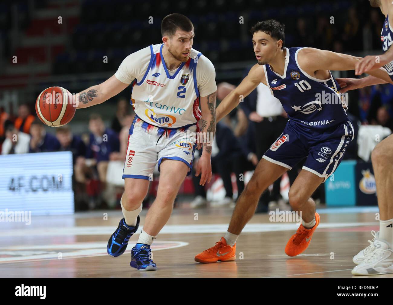 Torun 06.05.2026 Koszykowka ORLEN Basket Liga sezon 2025/2026 kolejka 30 mecz: Arriva LOTTO Twarde Pierniki Torun - AMW Arka Gdynia  --- Basketball ORLEN Basket League season 2025/2026 round 30 match: Arriva LOTTO Twarde Pierniki Torun - AMW Arka Gdynia n/z Tayler Persons Krzysztof Babis Fot. Mateusz Bialczyk /arena akcji Stock Photo