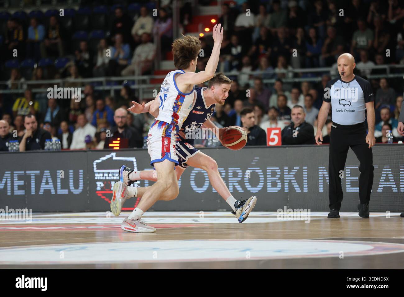 Torun 06.05.2026 Koszykowka ORLEN Basket Liga sezon 2025/2026 kolejka 30 mecz: Arriva LOTTO Twarde Pierniki Torun - AMW Arka Gdynia  --- Basketball ORLEN Basket League season 2025/2026 round 30 match: Arriva LOTTO Twarde Pierniki Torun - AMW Arka Gdynia n/z Jakub Garbacz Tayler Persons Fot. Mateusz Bialczyk /arena akcji Stock Photo