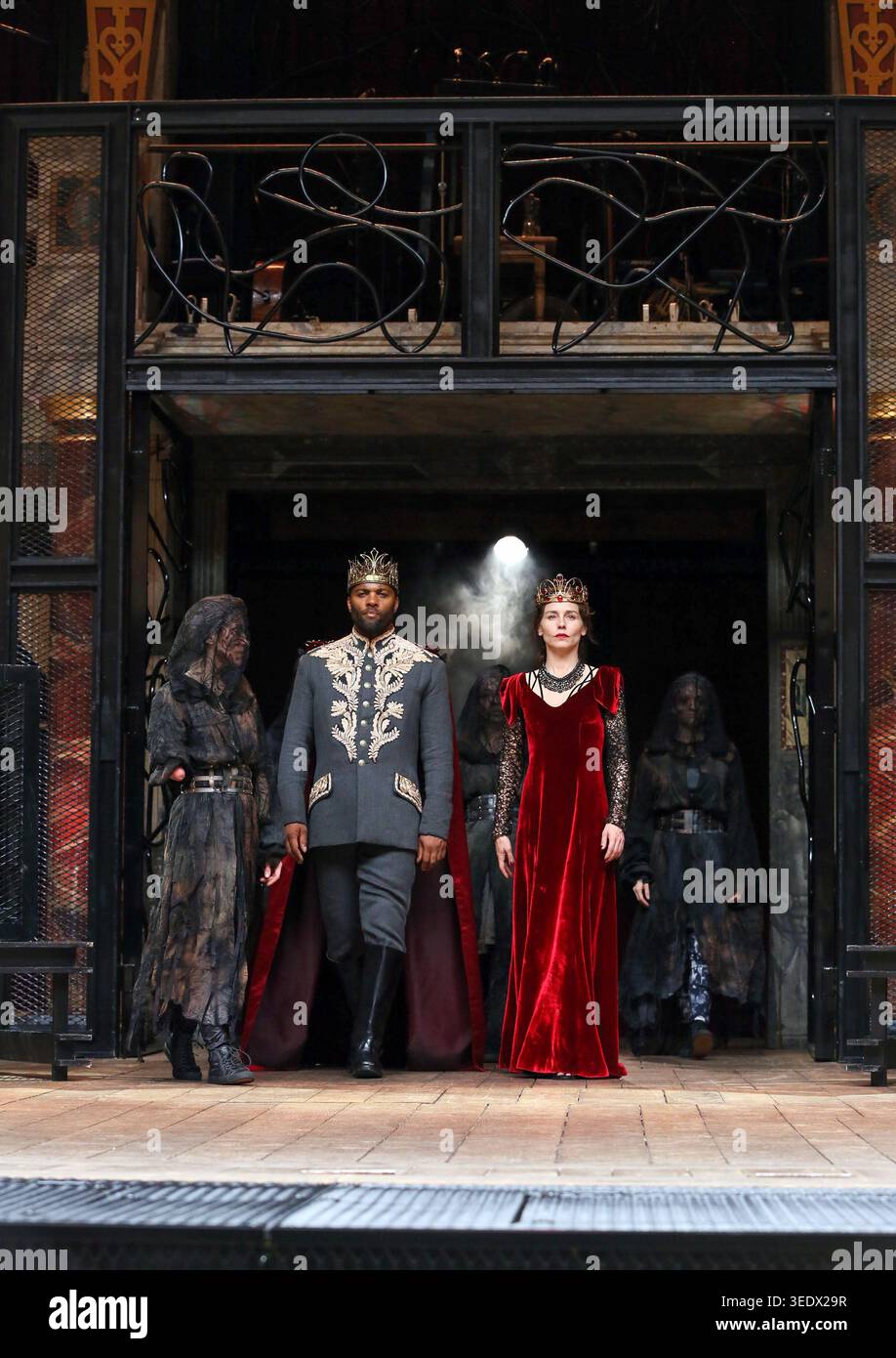 Ray Fearon (Macbeth), Tara Fitzgerald (Lady Macbeth) in MACBETH by ...