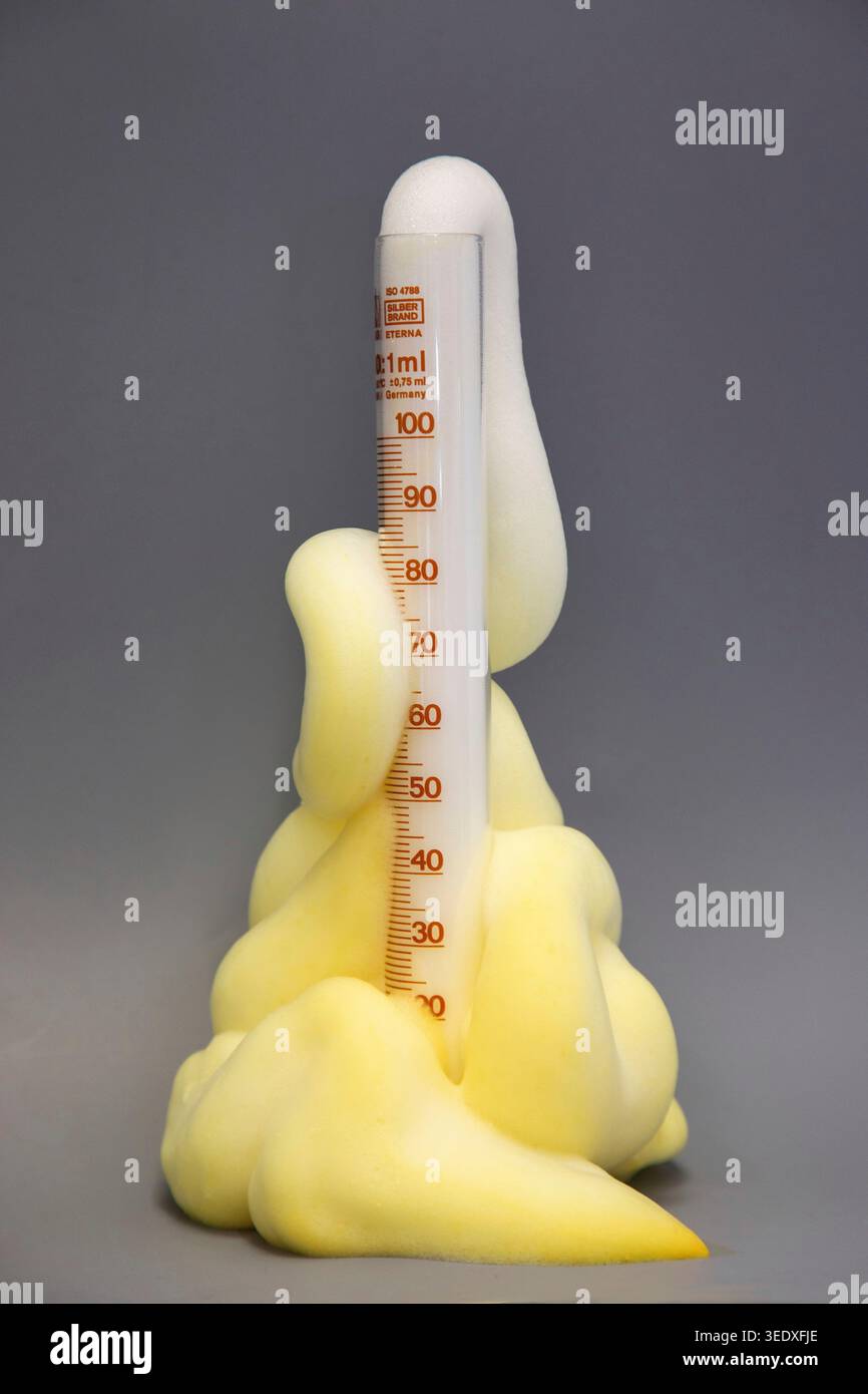 Elephant's toothpaste experiment hi-res stock photography and images ...