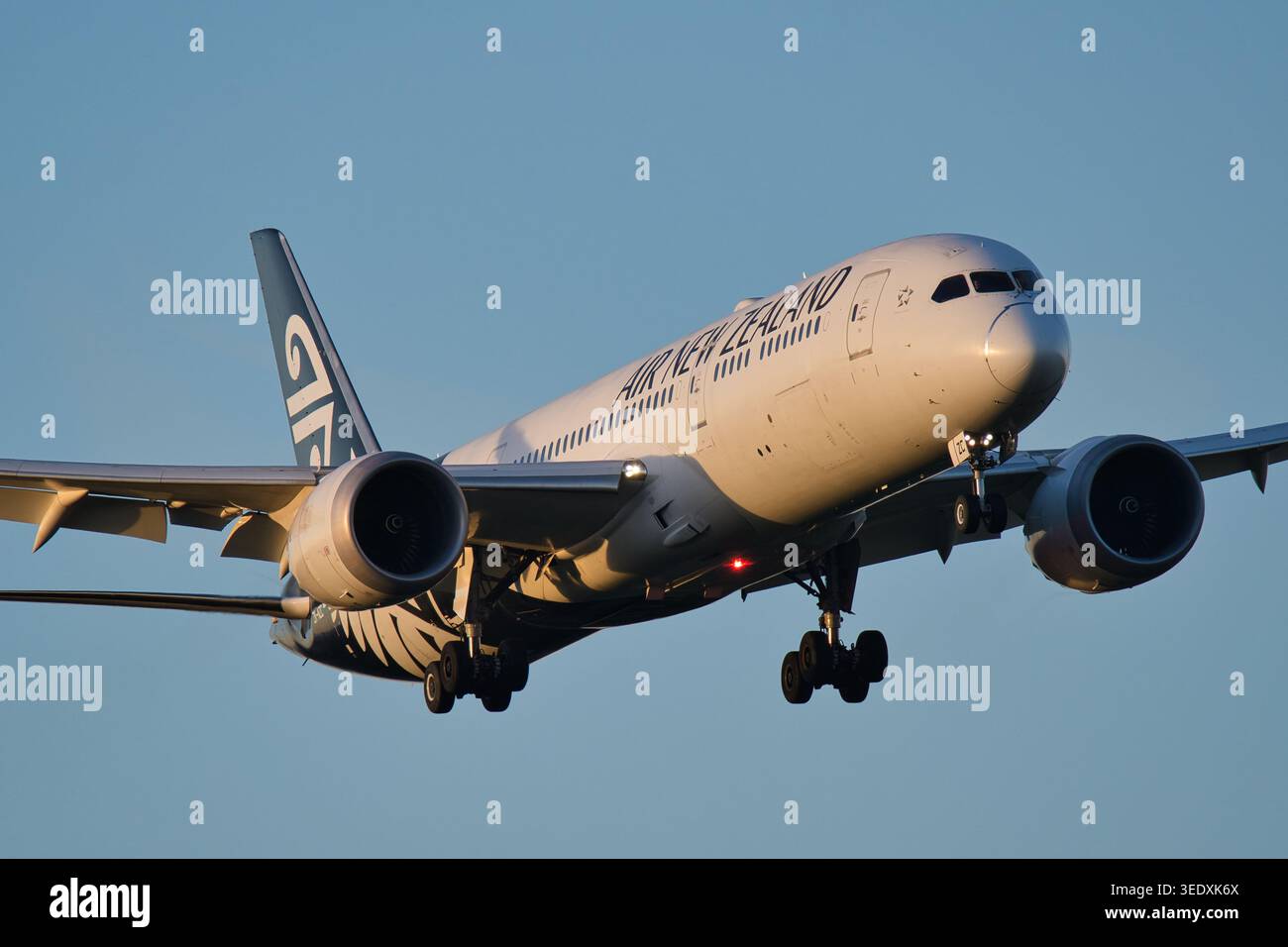 Boeing 787 dreamliner landing gear hi-res stock photography and