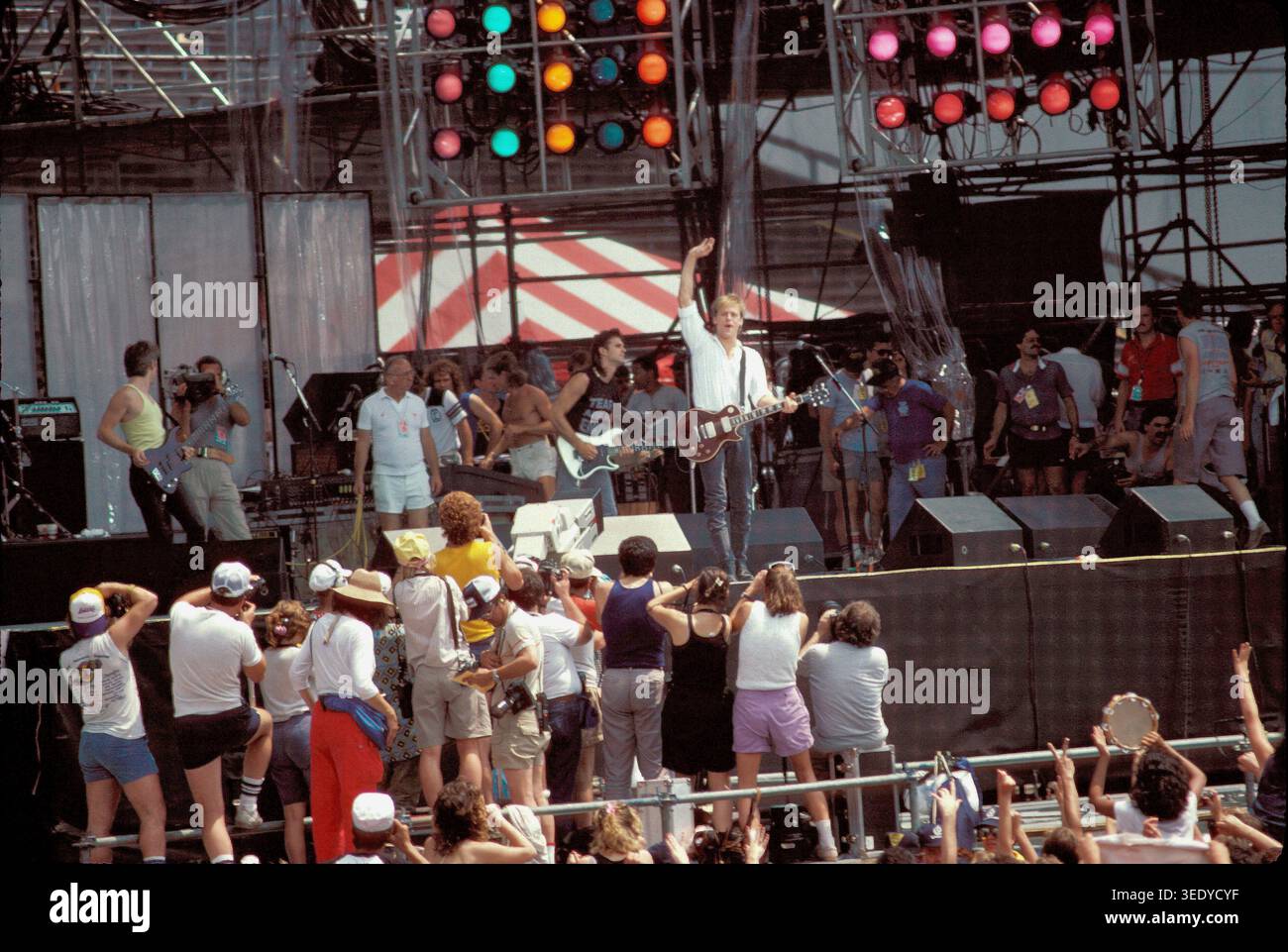 Live aid hi-res stock photography and images - Alamy