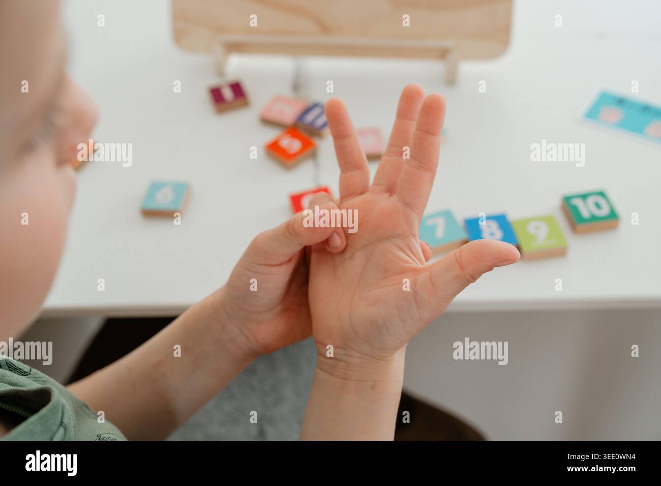 Child showing numbers using fingers as a counting method. Visual ...