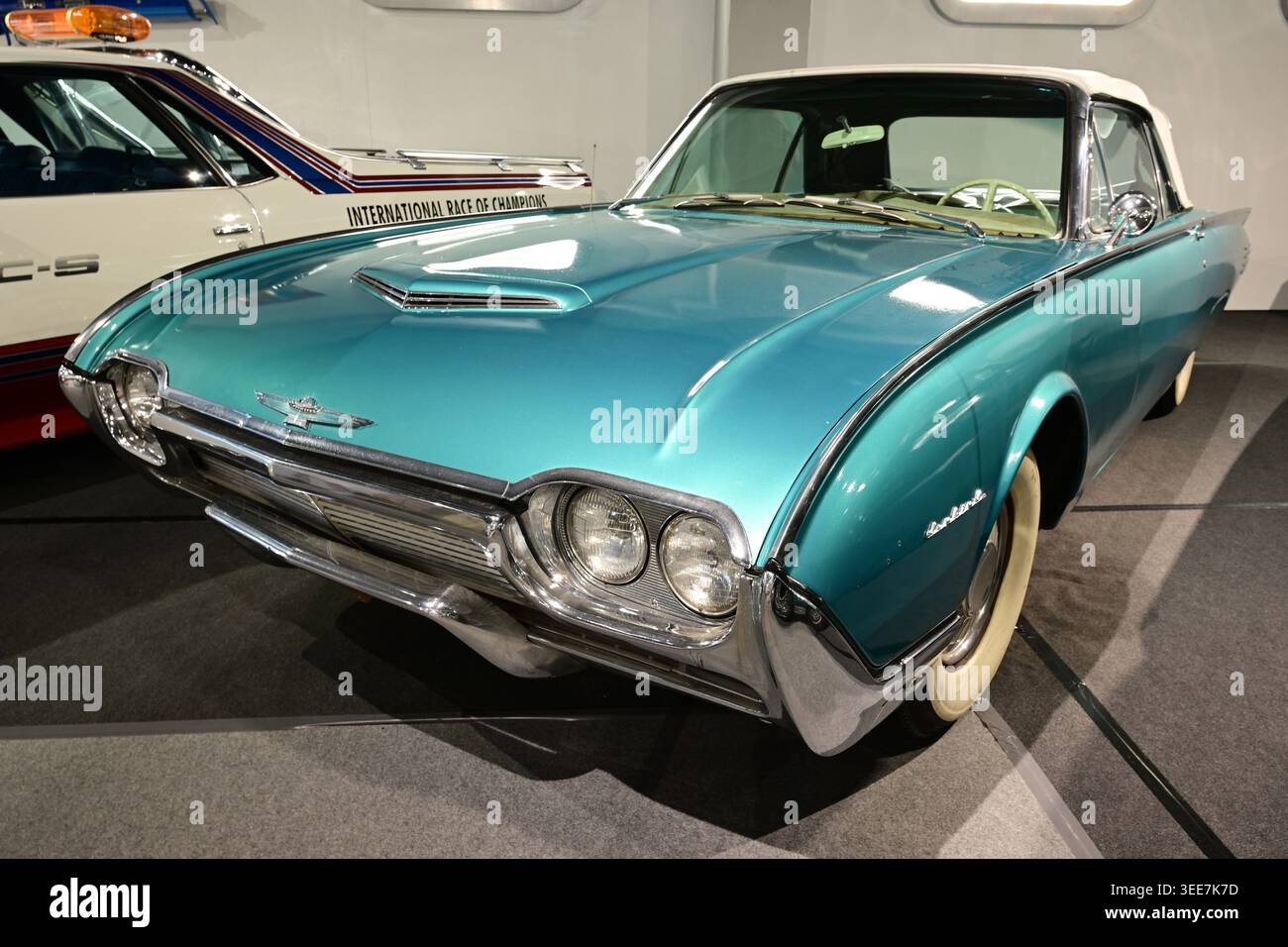 1961 ford thunderbird hi-res stock photography and images - Alamy