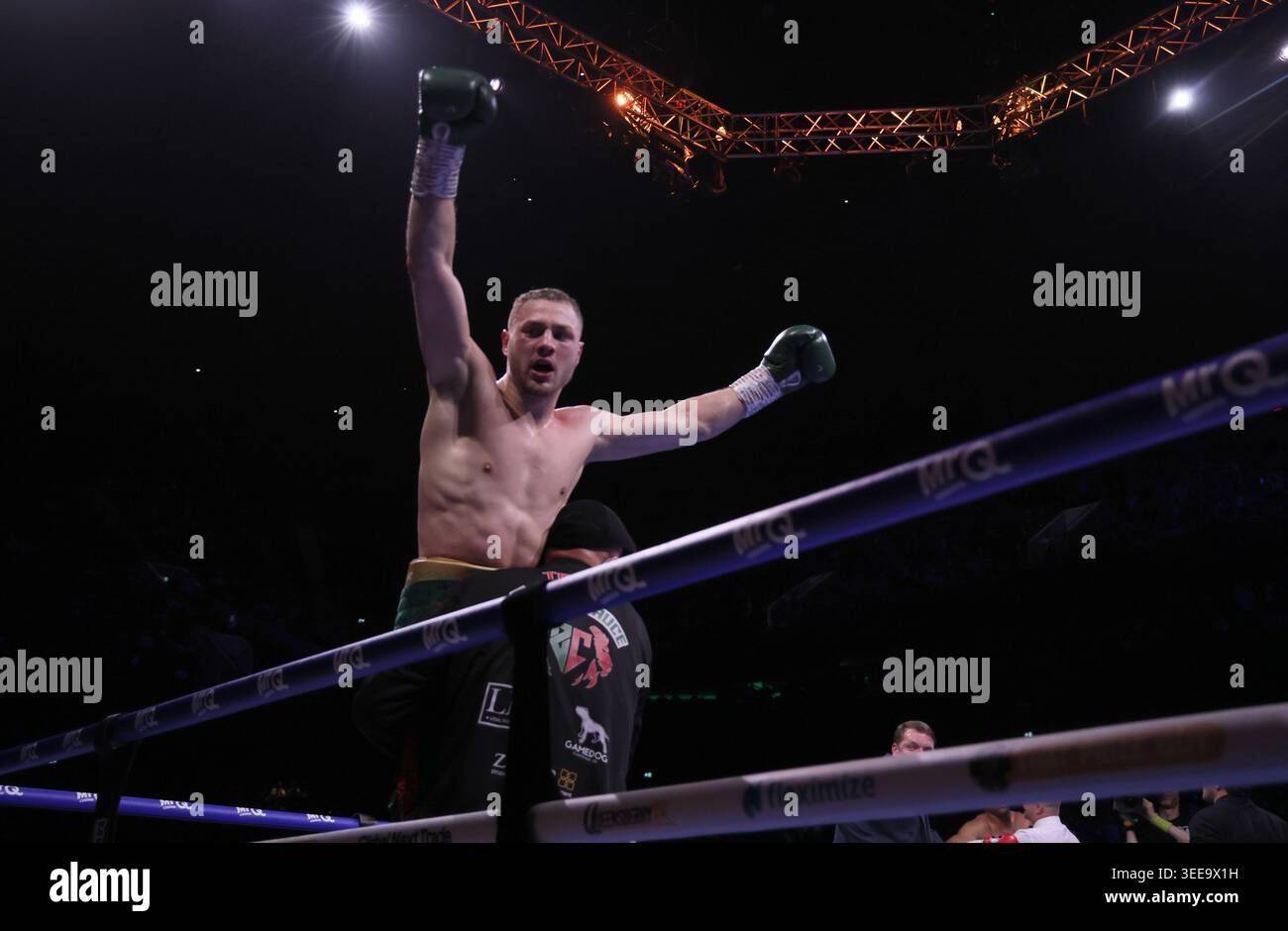Zak Chelli celebrates after winning his Light Heavyweight bout against ...