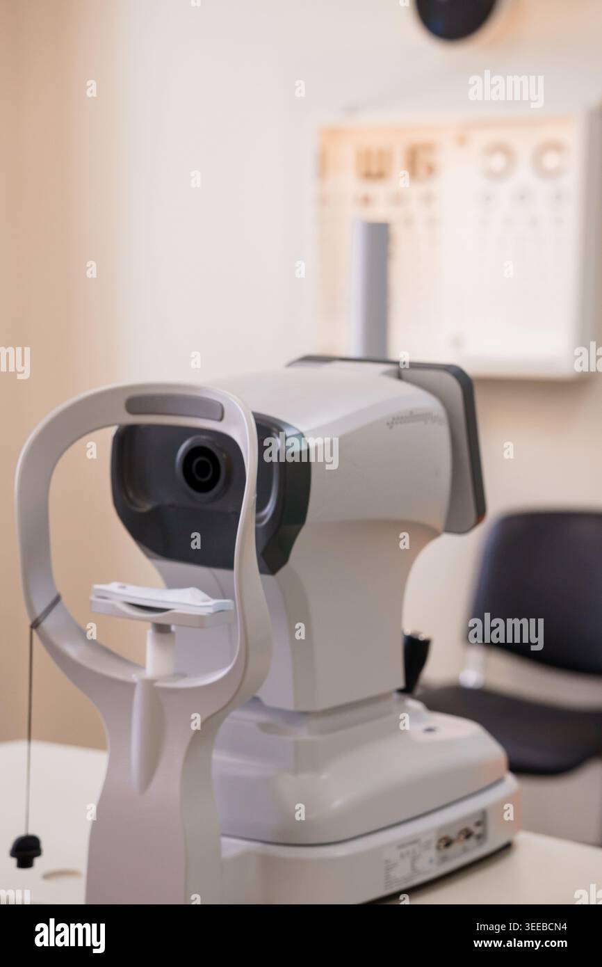 Examination of visual acuity hi-res stock photography and images - Alamy
