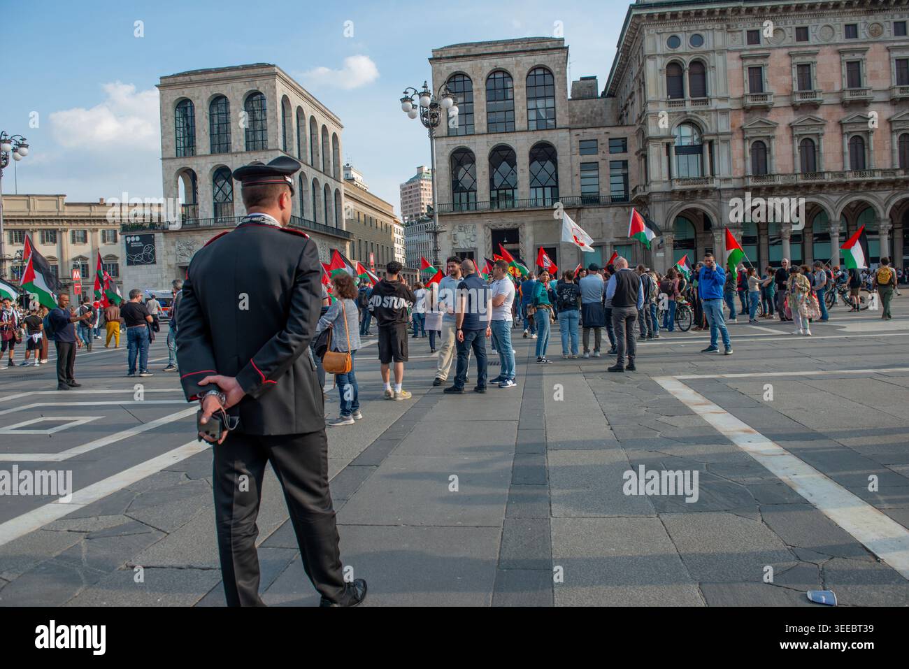 Duomo milan protest hi-res stock photography and images - Alamy