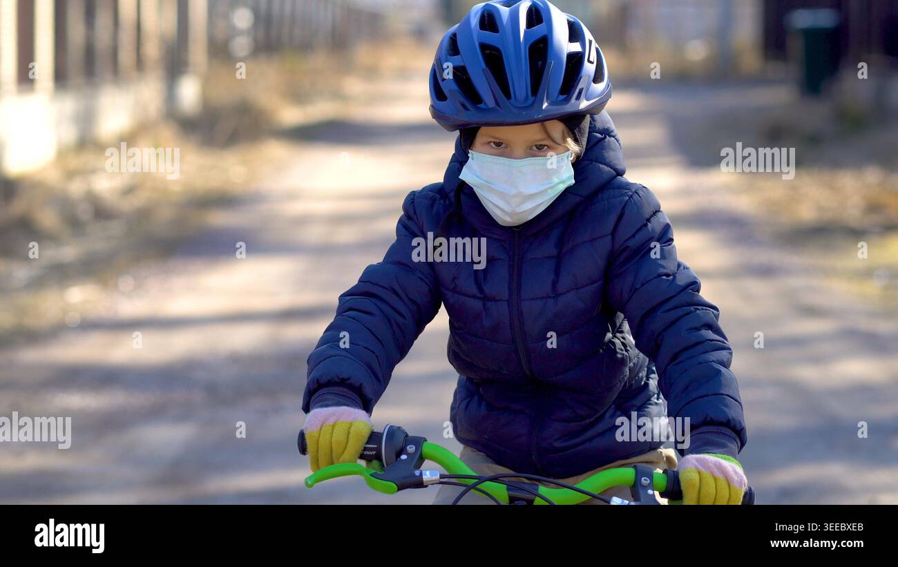 bike helmet icon 24,856 Bicycle Helmet Icon Royalty-Free Images, Stock Photos & Pictures