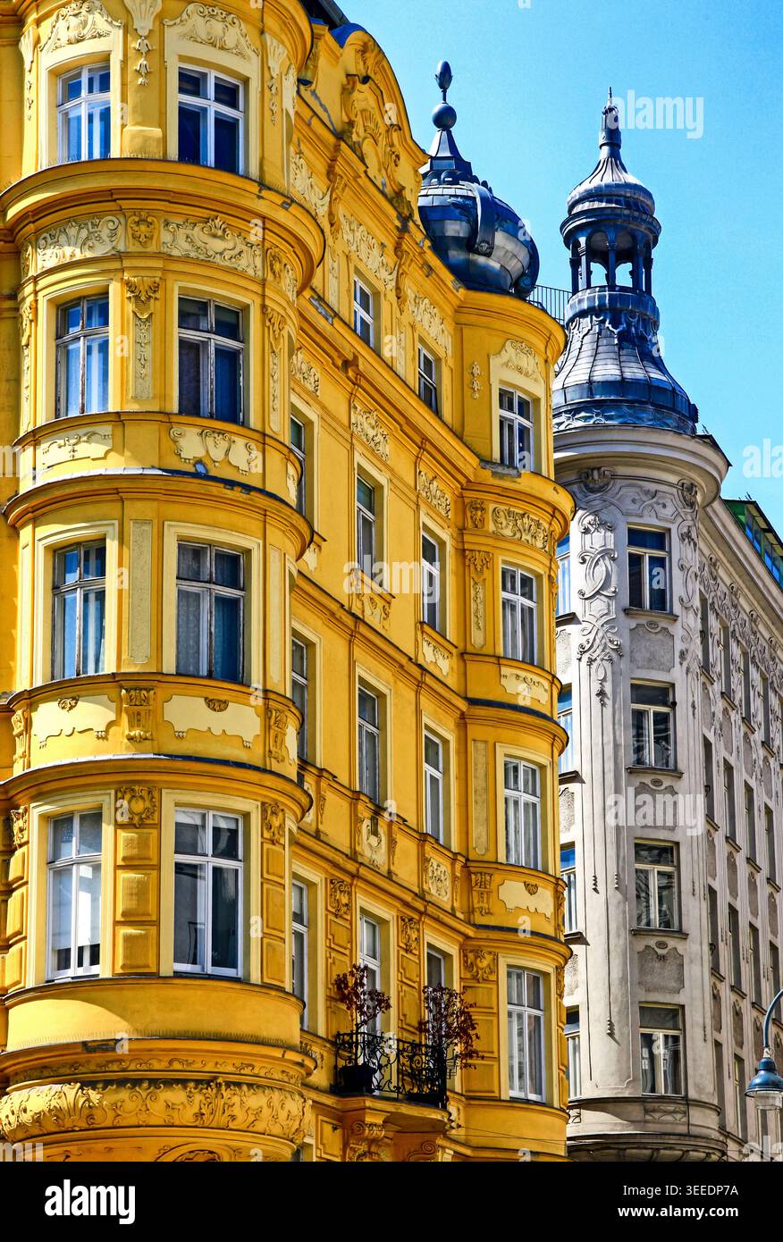 Elegant facades hi-res stock photography and images - Alamy