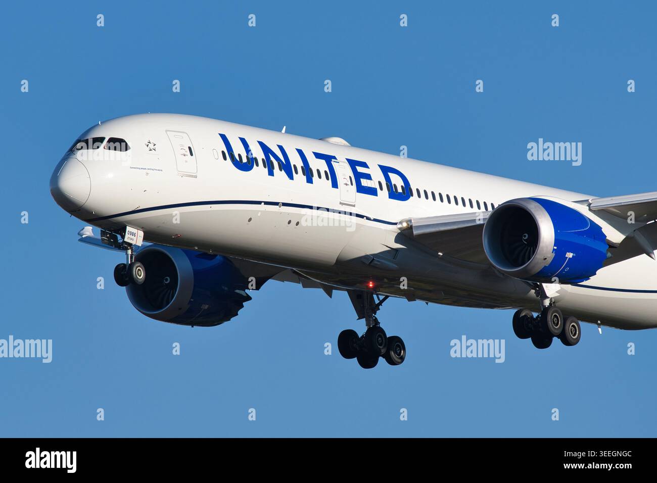 Boeing 787 dreamliner landing gear hi-res stock photography and