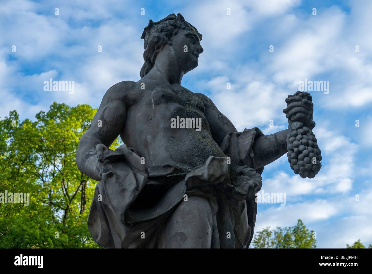 Statue dionysus hi-res stock photography and images - Alamy