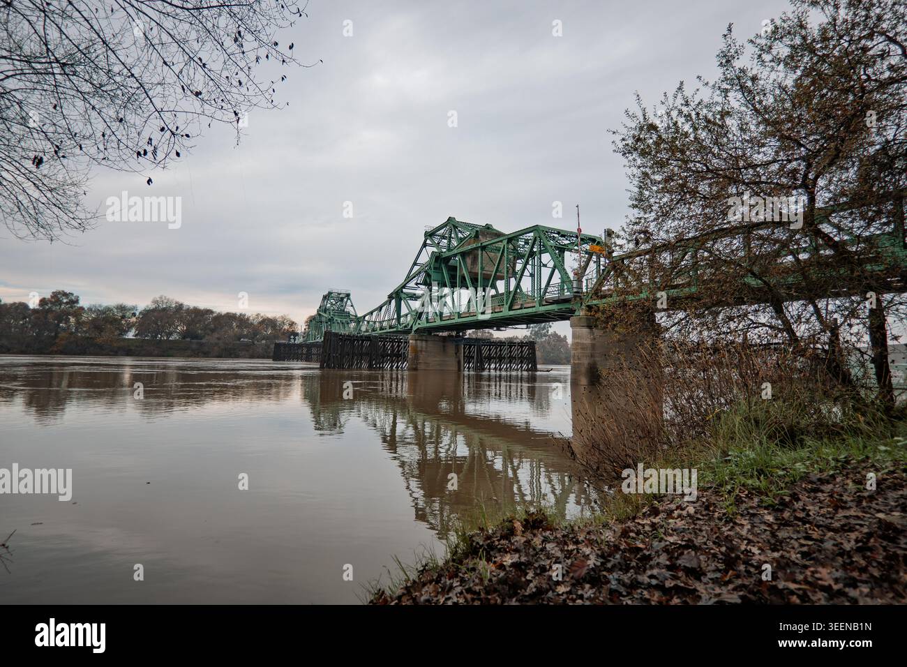 Steel girder truss bridge hi-res stock photography and images - Alamy