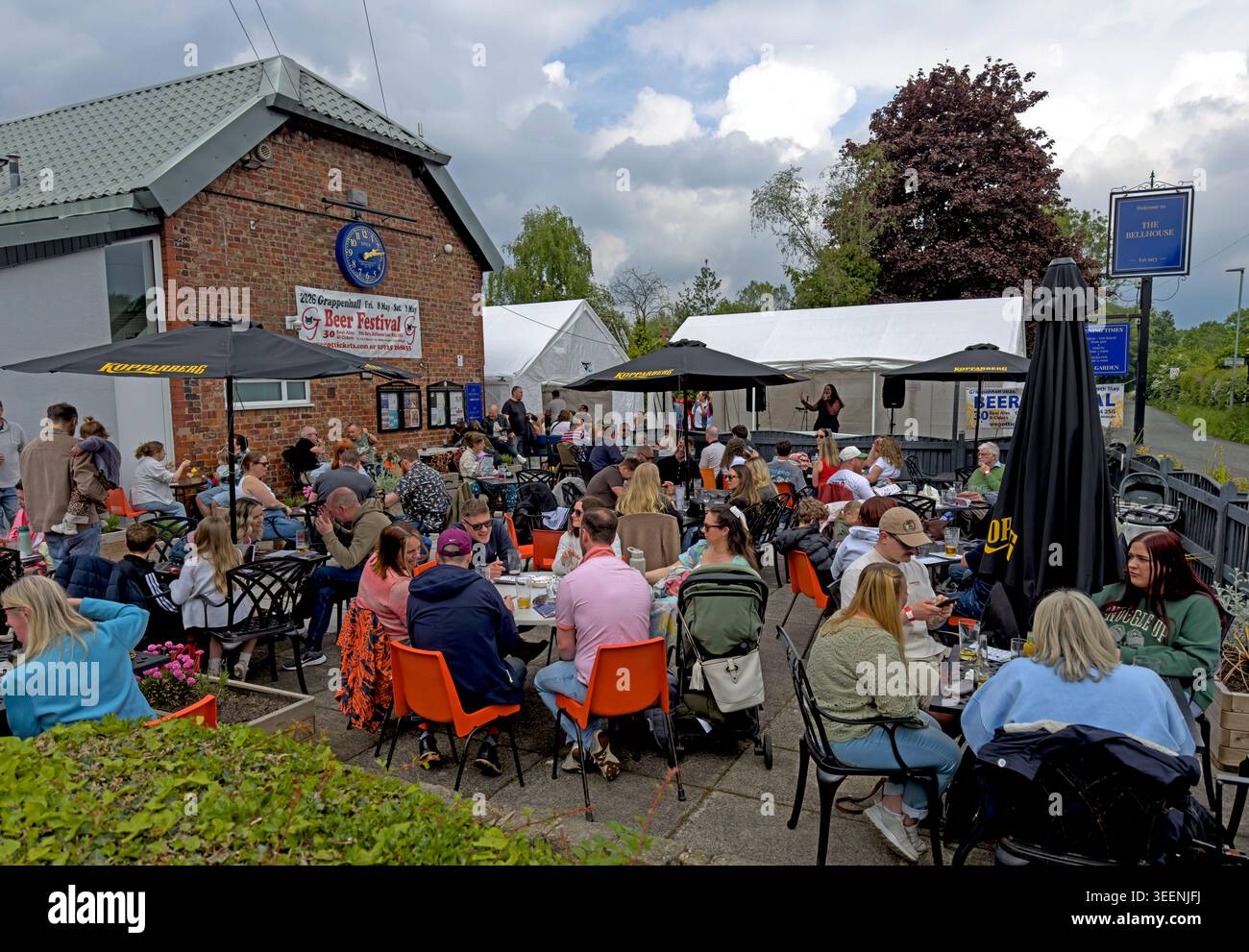 May afternoon beer festival crowds at the Bellhouse, Grappenhall, during the GYCA Beer Festival 10th May 2026. Stock Photo