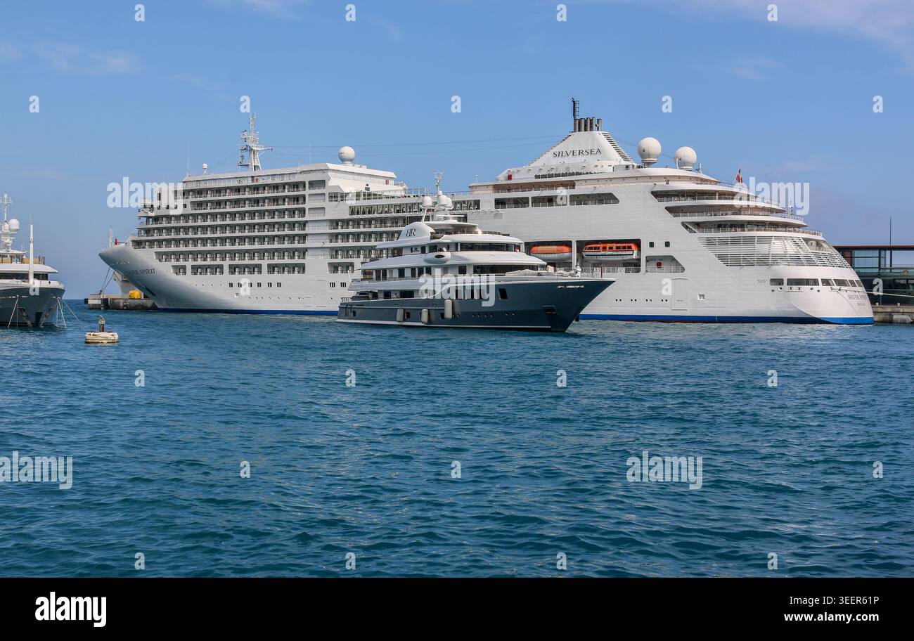 The cruise ship SILVER SPIRIT and the superyacht BATON ROUGE in Port ...