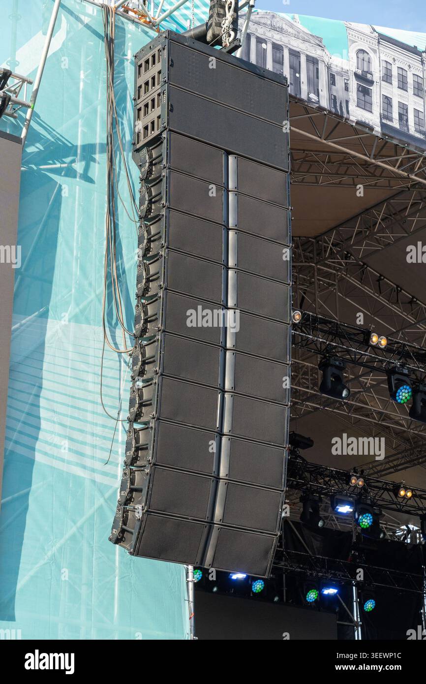 Massive suspended line array speaker stack mounted on outdoor concert ...