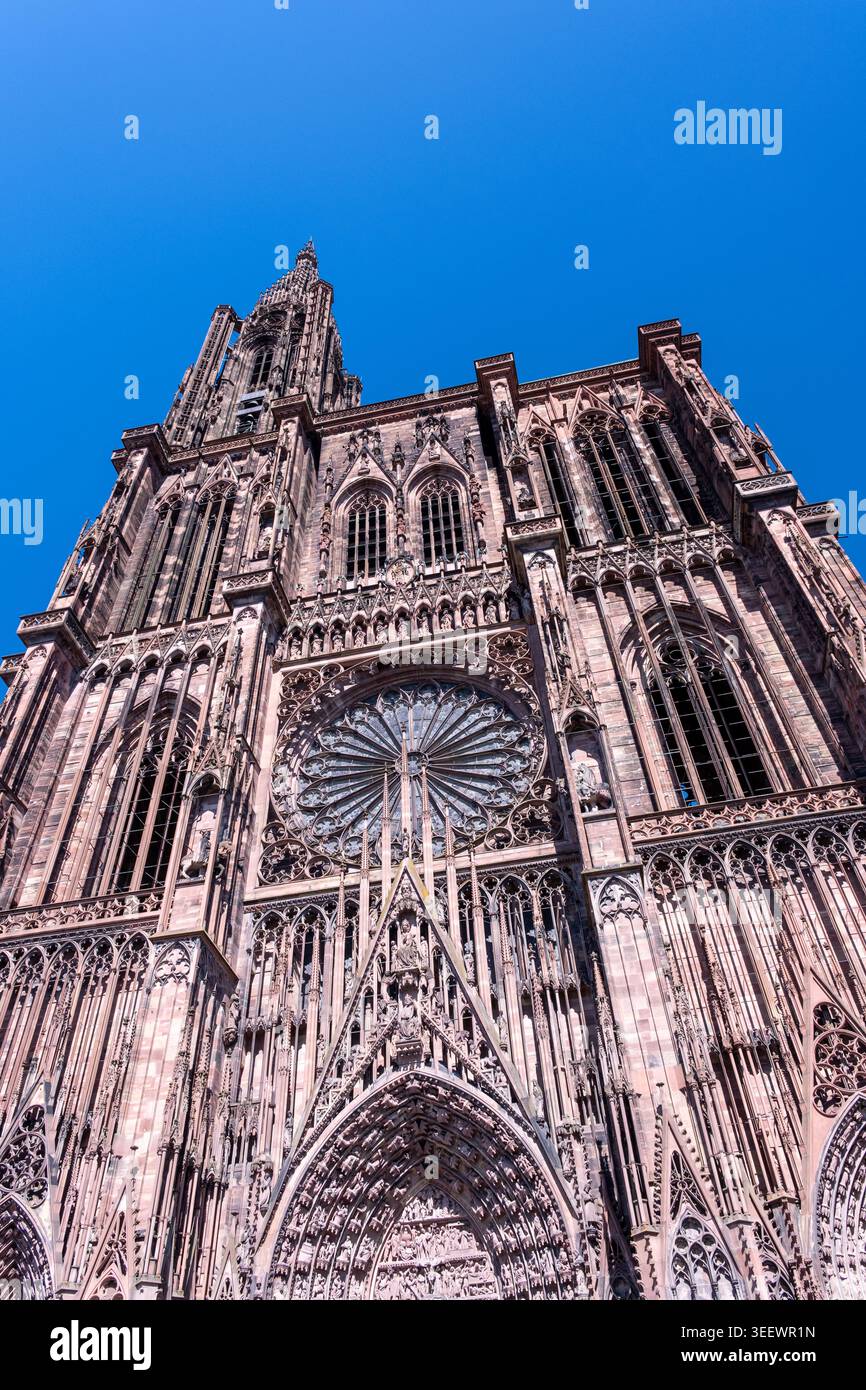 Gothic architecture and design hi-res stock photography and images