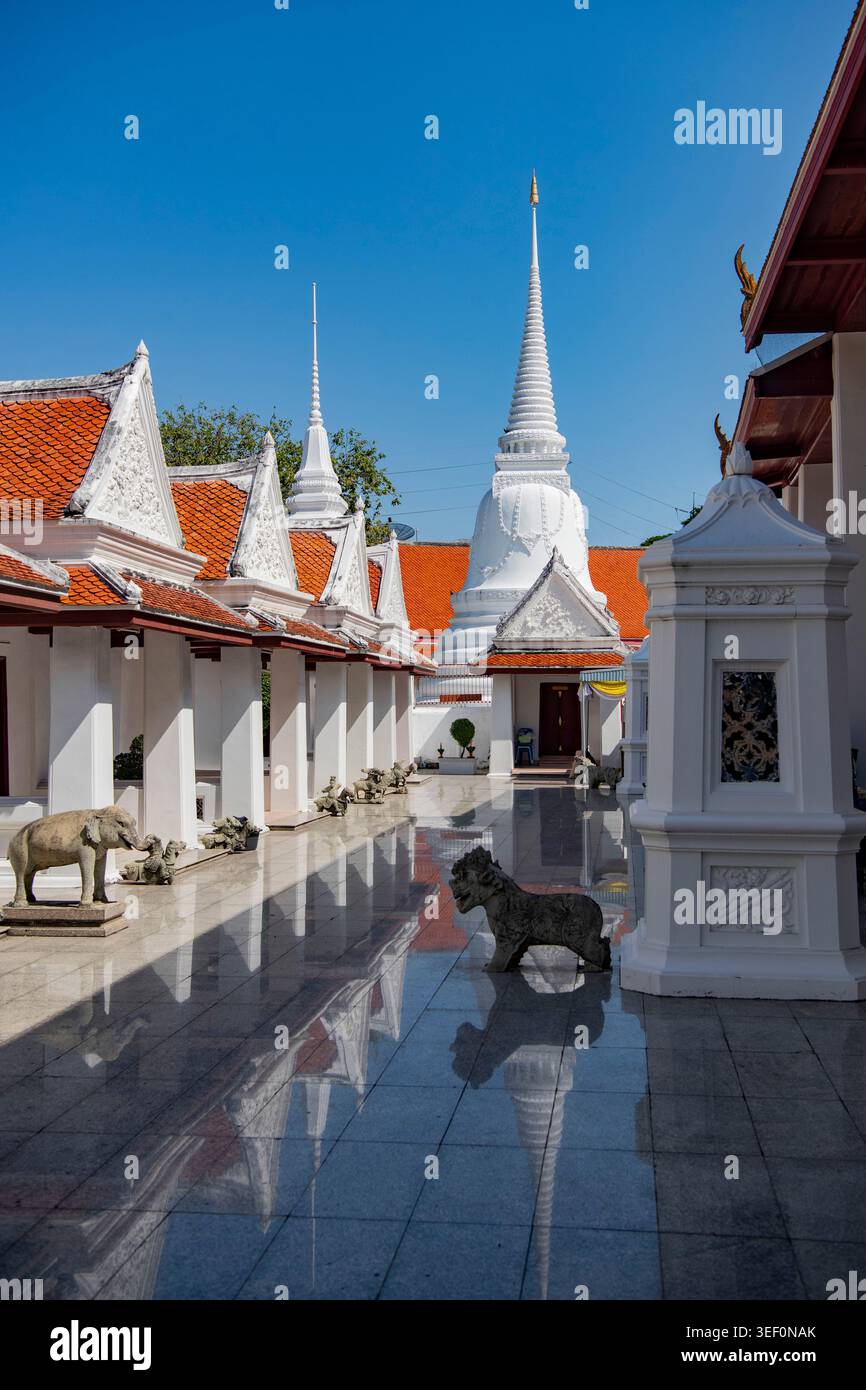 Wat Ratchasittaram Wat Ratchasittharam Ratchaworawihan or Wat Plub in Thonburi at the City ...