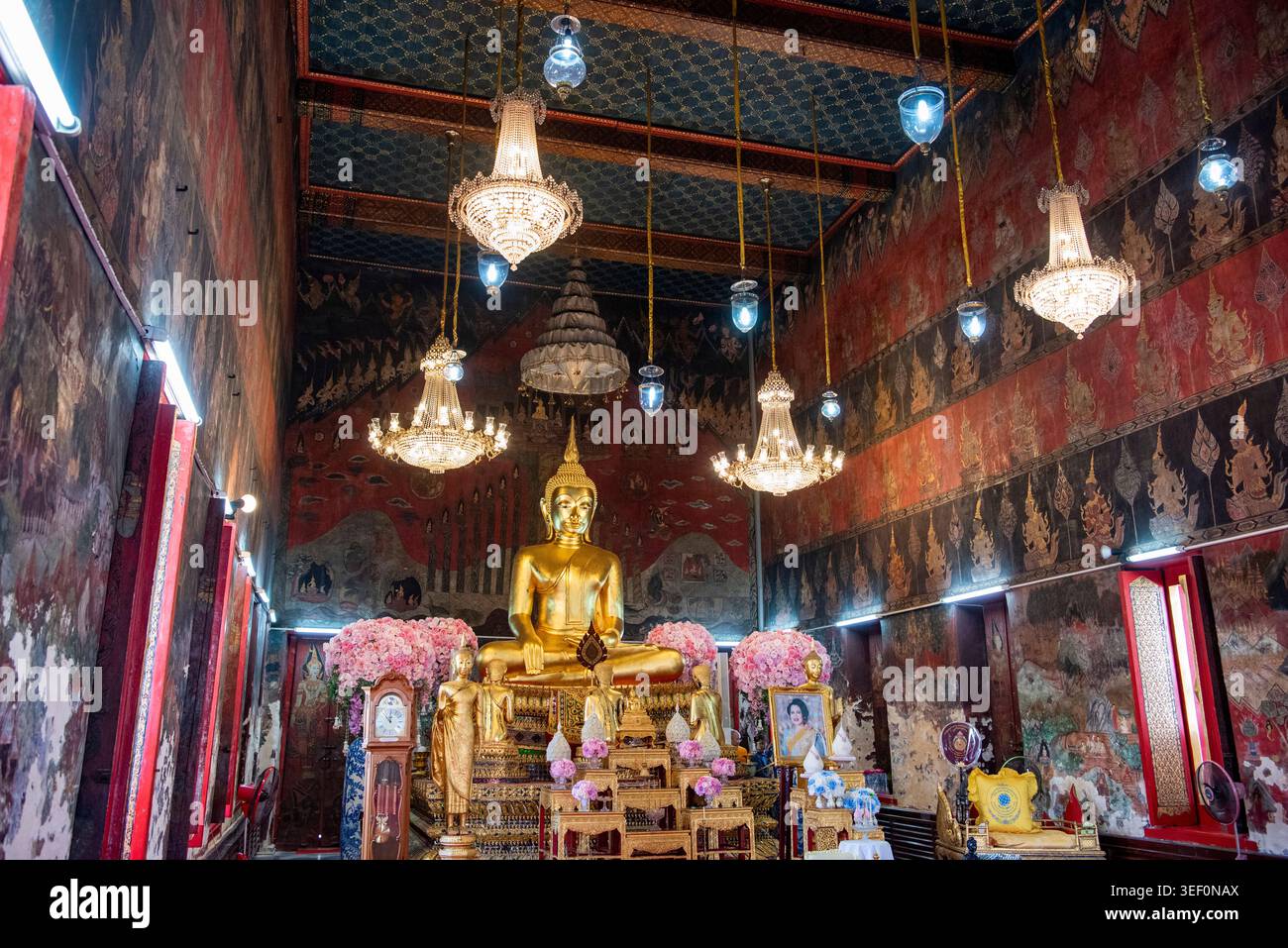 Wat Ratchasittaram Insider the Wat Ratchasittharam Ratchaworawihan or Wat Plub in Thonburi ...
