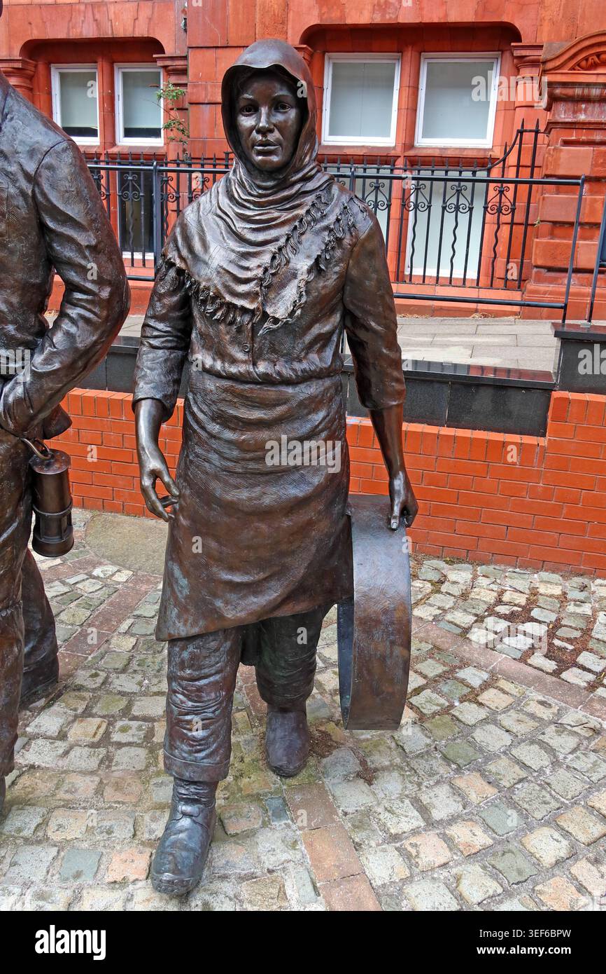 Wigan Mining Monument - pit brow lass, Wigan, England, UK. Stock Photo
