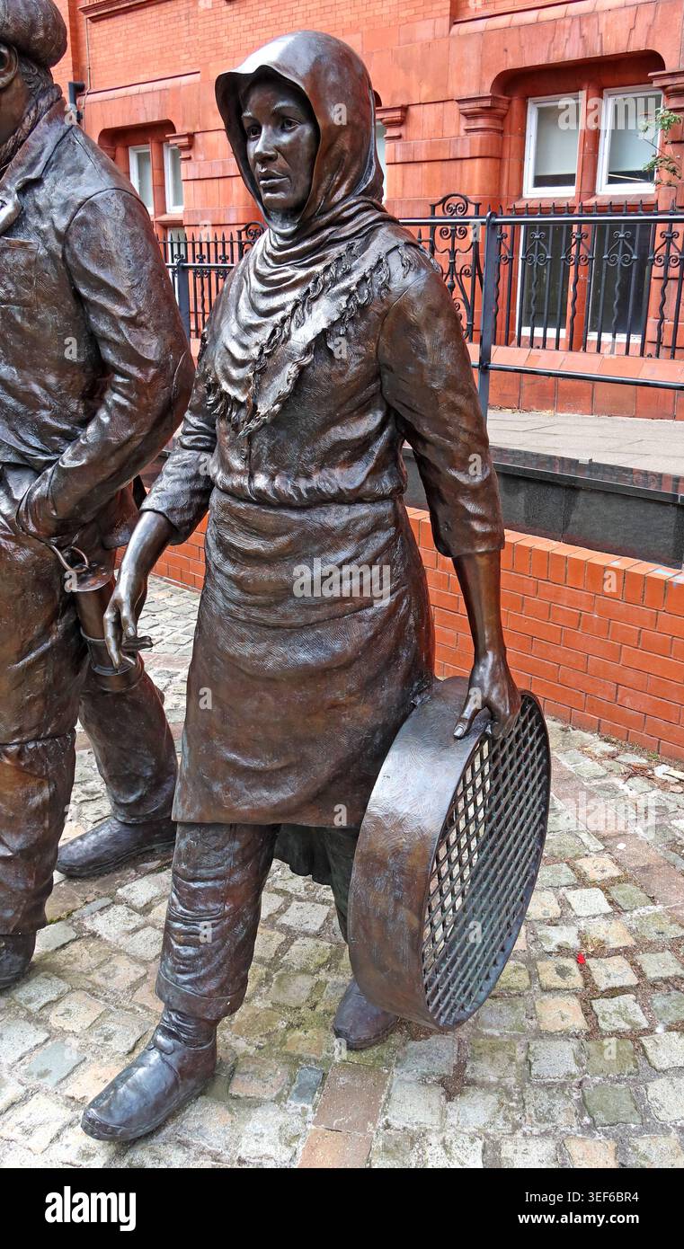Wigan Mining Monument - pit brow lass, Wigan, England, UK. Stock Photo