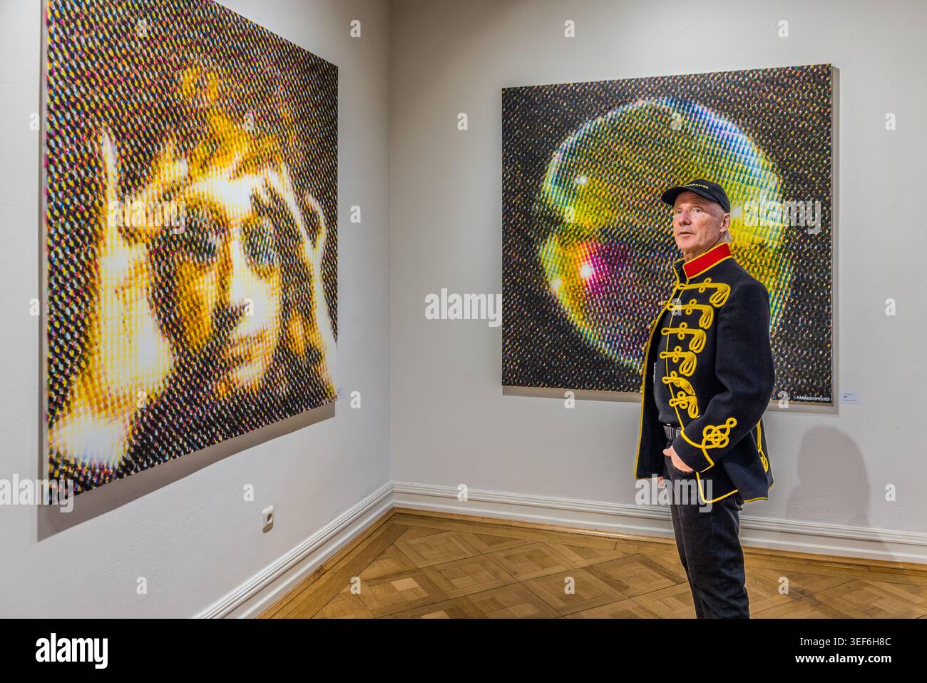 Thomas Baumgärtel at the opening of the exhibition “40 Years of Bananensprayer”. This major project runs from May until the end of September 2026 and is themed “Freedom for Art”. The NiederrheinTour 2026 will showcase 40 groups of works spanning 40 years at 40 art venues, as seen here at the Museum Villa Erckens in Grevenbroich, Nordrhein-Westfalen, Germany Stock Photo